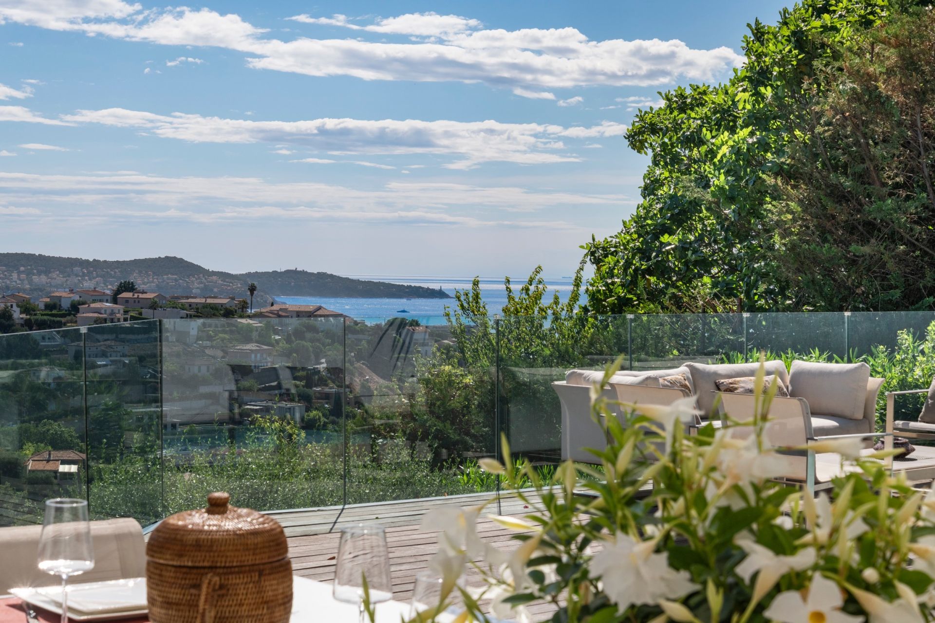 contemporary house 5 Rooms for sale on NICE (06000)