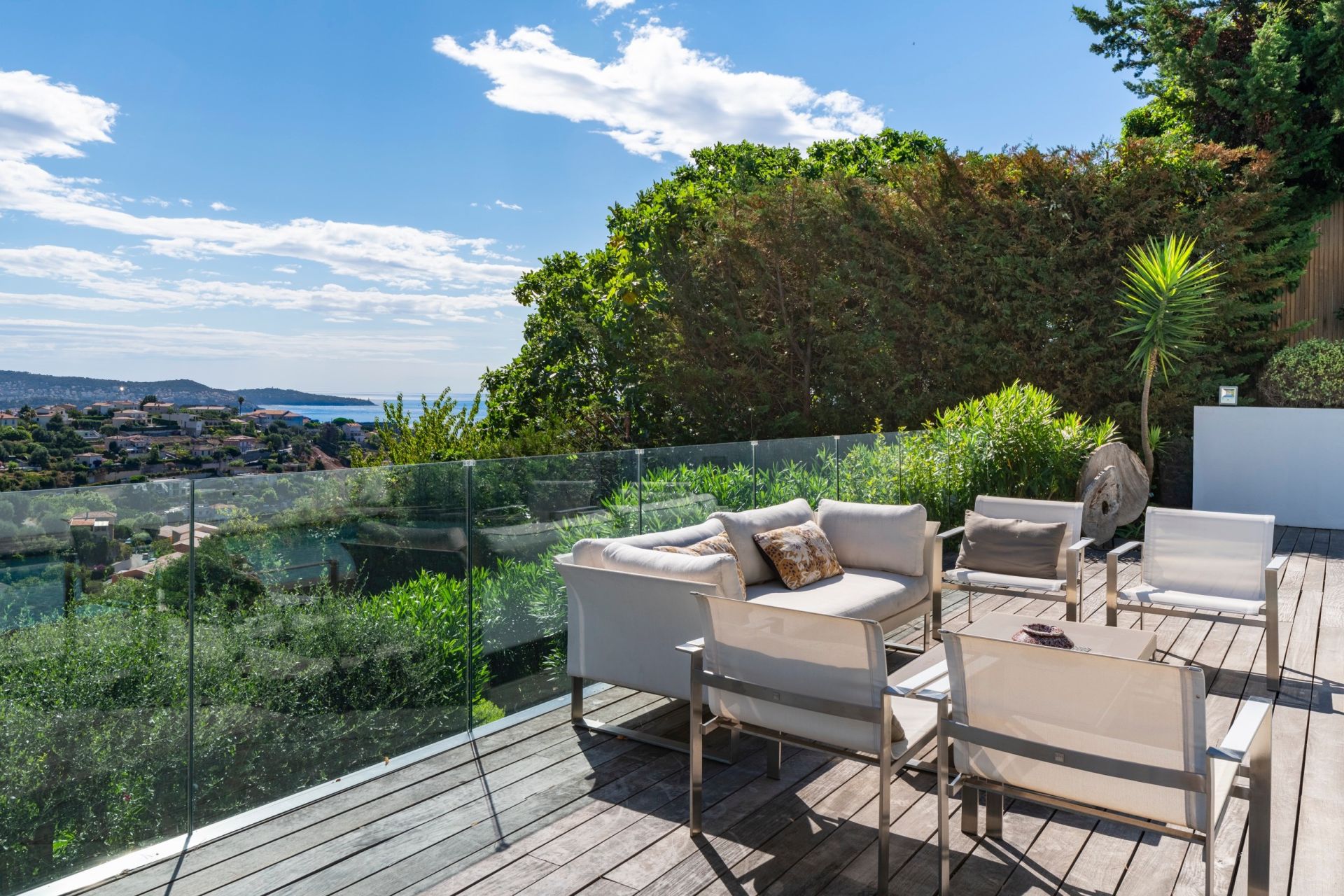 contemporary house 5 Rooms for sale on NICE (06000)