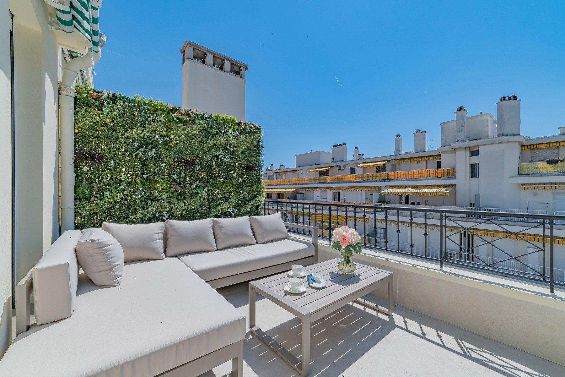 penthouse 3 Rooms for sale on NICE (06000)