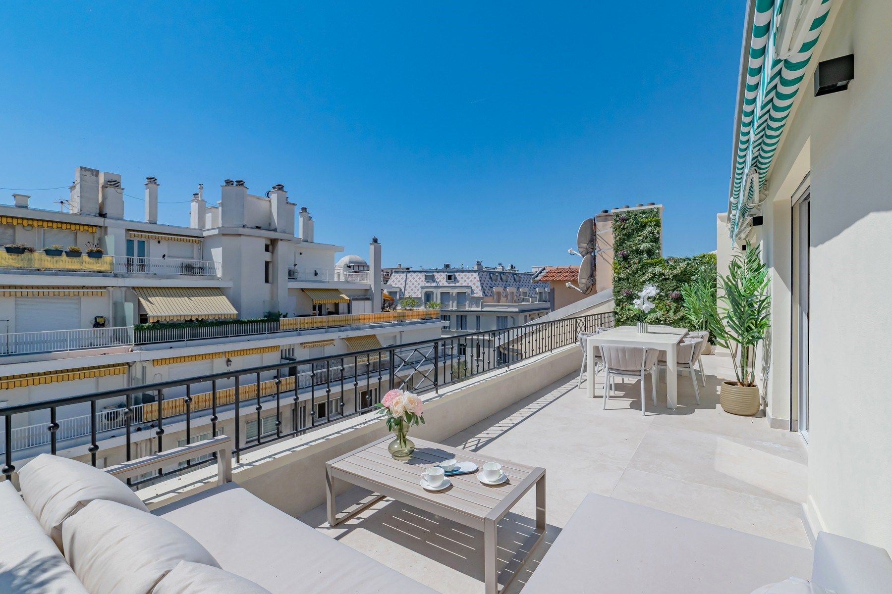 penthouse 3 Rooms for sale on NICE (06000)
