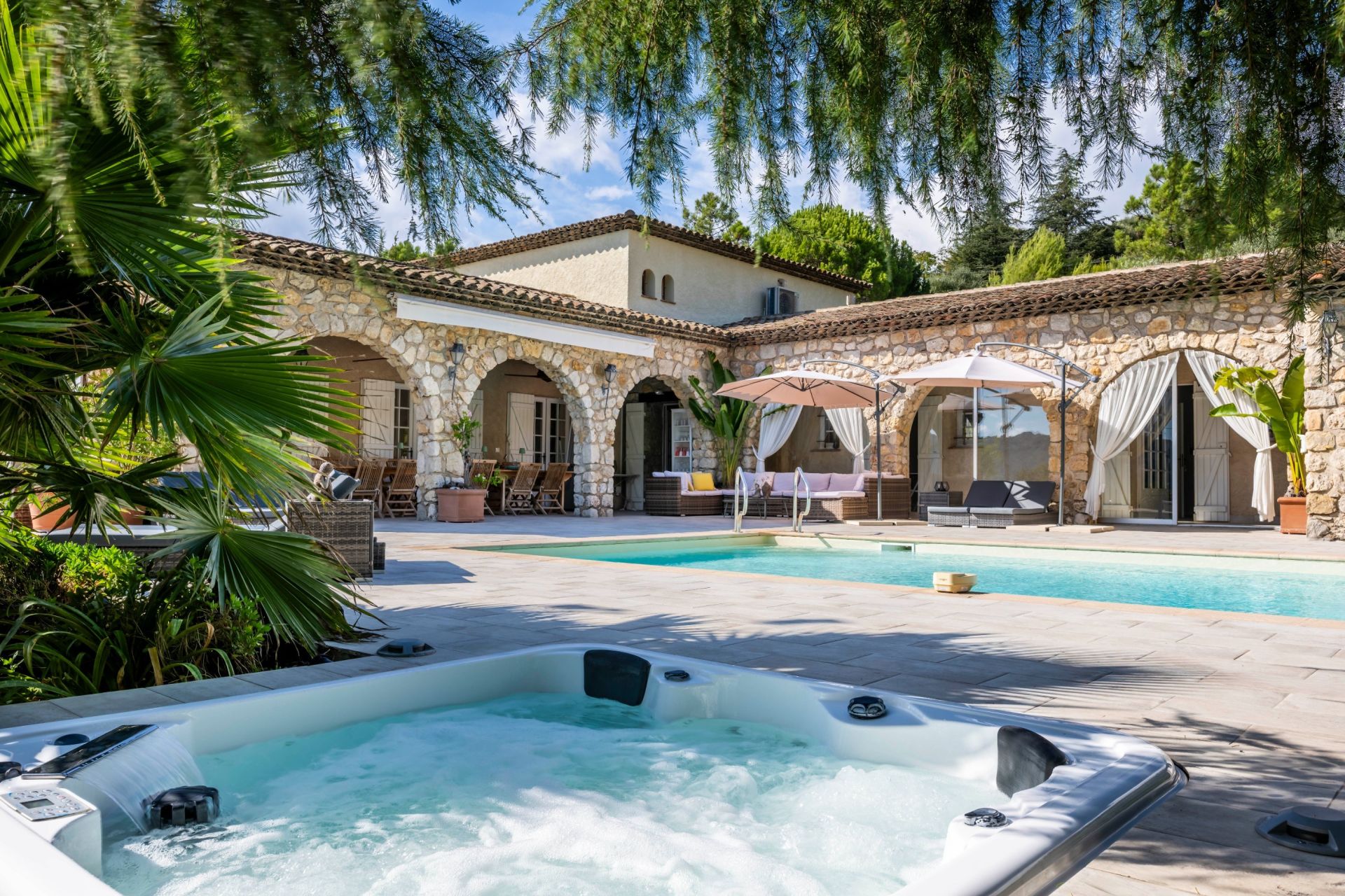 villa 10 Rooms for sale on PEYMEINADE (06530)