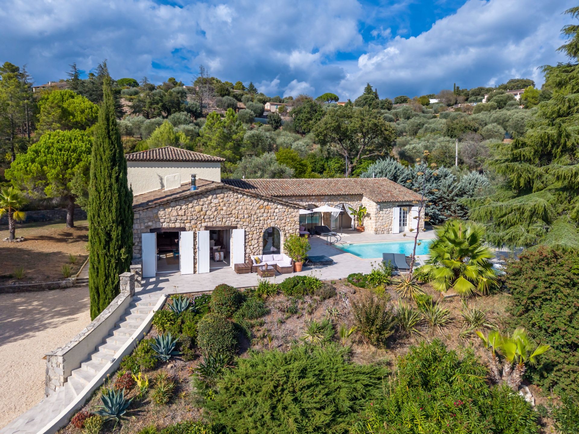 villa 10 Rooms for sale on PEYMEINADE (06530)