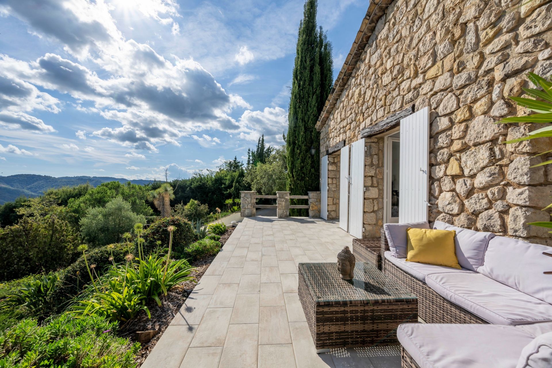 villa 10 Rooms for sale on PEYMEINADE (06530)