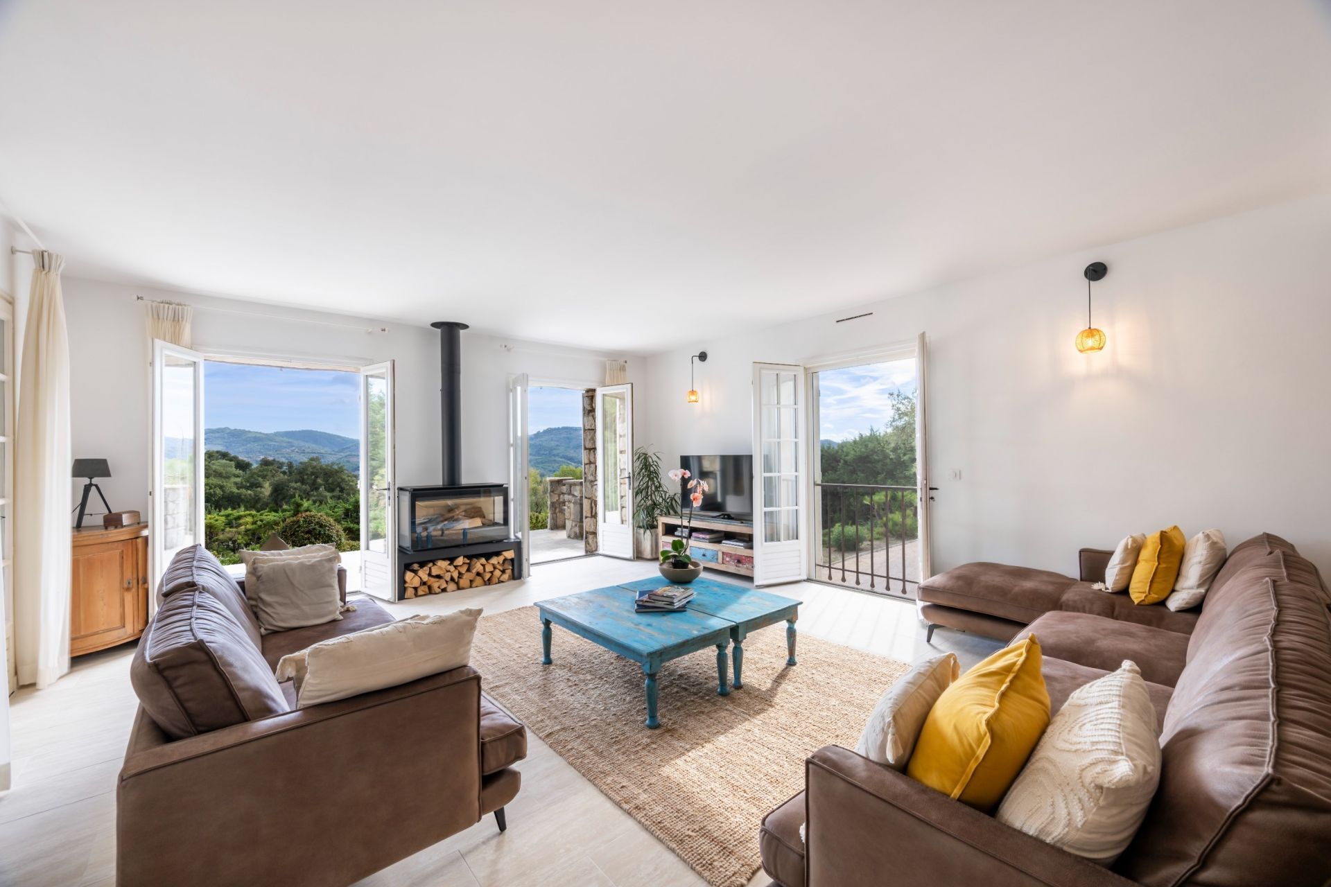 villa 10 Rooms for sale on PEYMEINADE (06530)