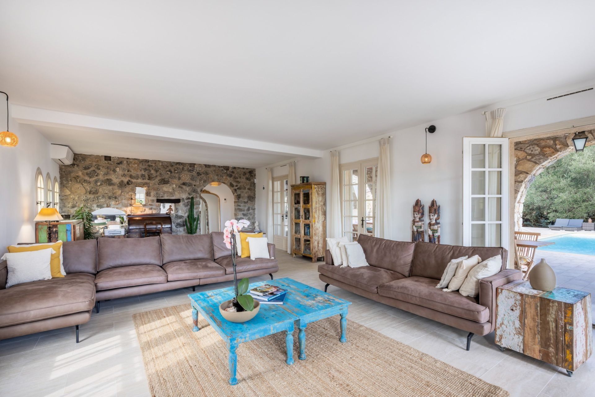 villa 10 Rooms for sale on PEYMEINADE (06530)