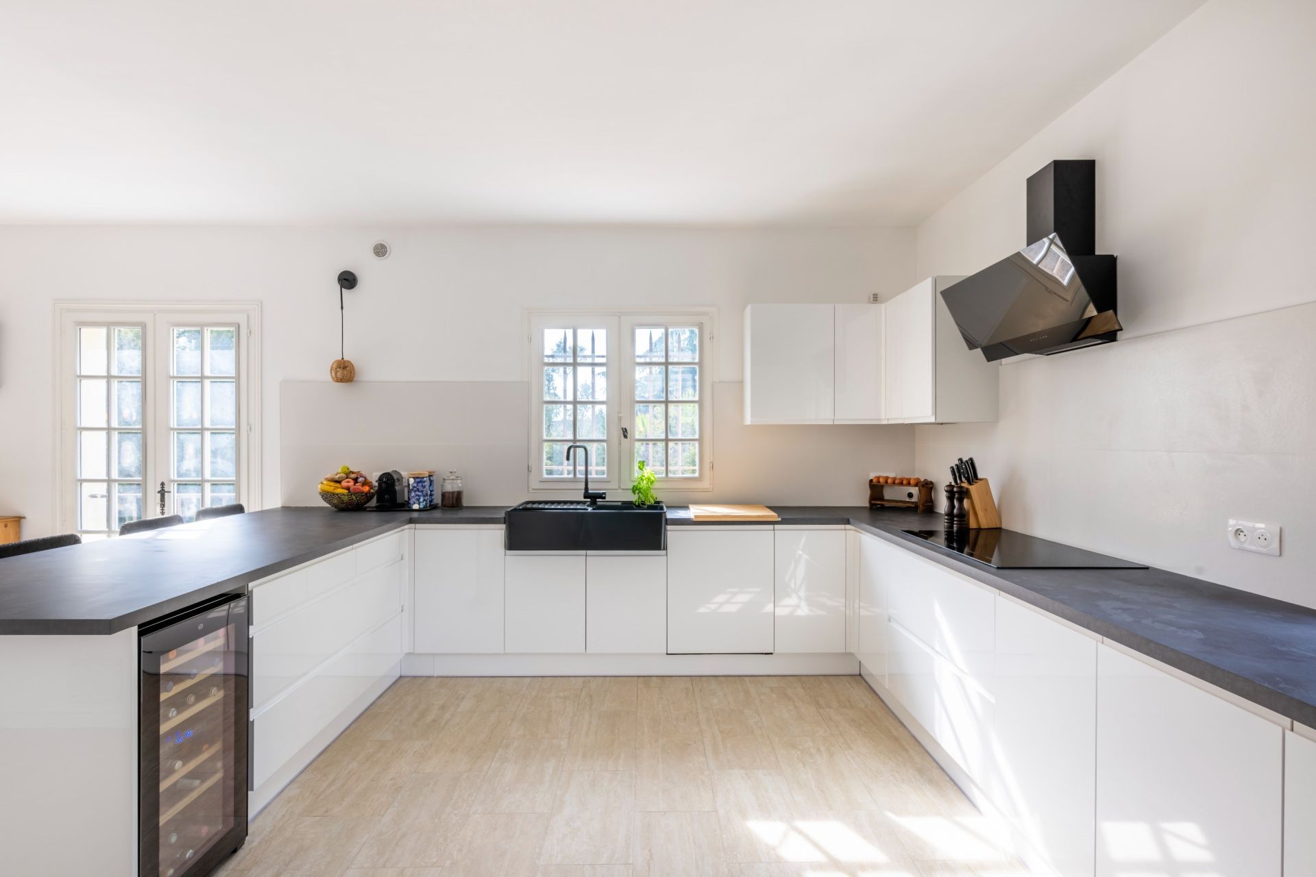 villa 10 Rooms for sale on PEYMEINADE (06530)