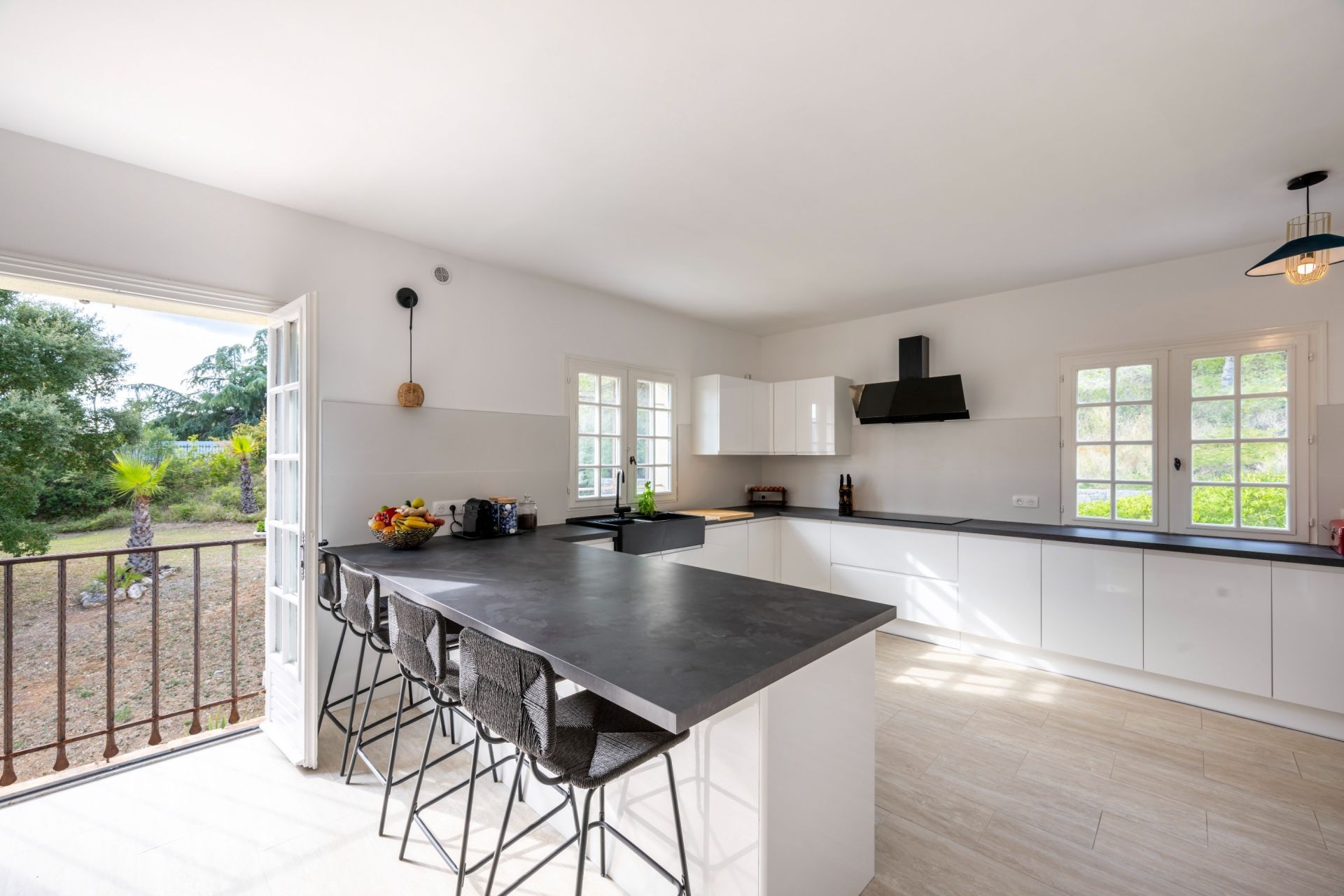 villa 10 Rooms for sale on PEYMEINADE (06530)