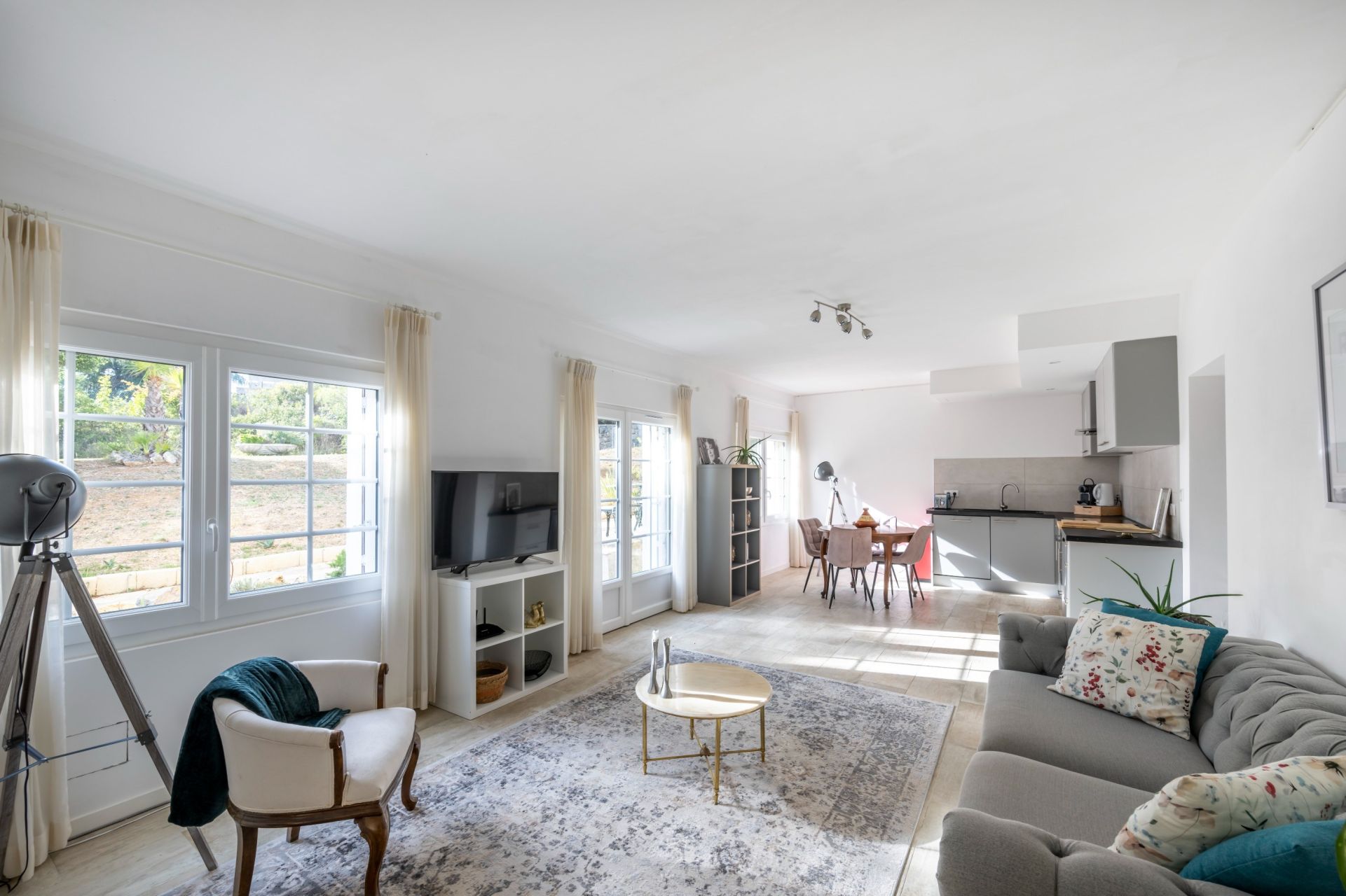 villa 10 Rooms for sale on PEYMEINADE (06530)