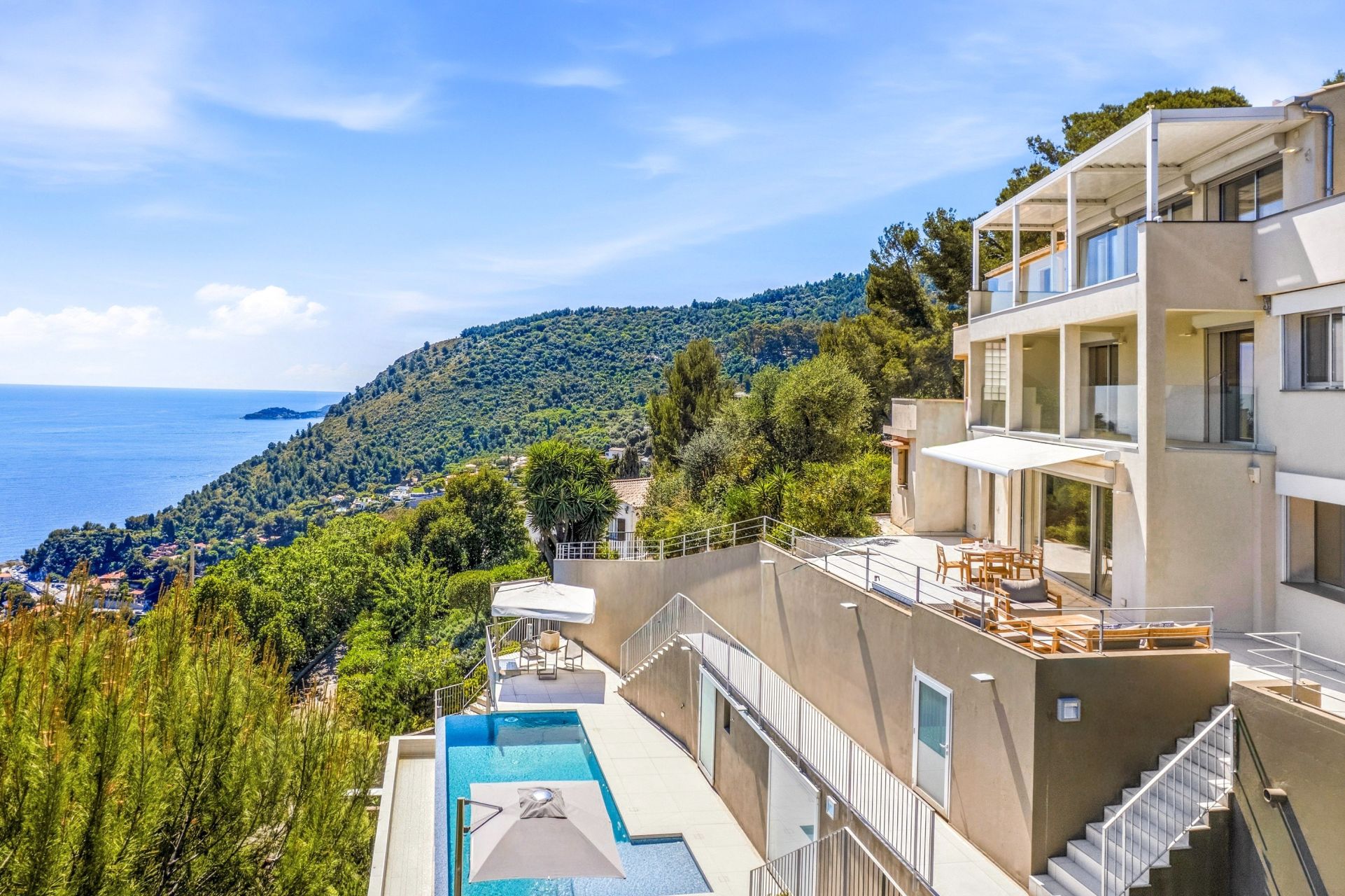 contemporary house 7 Rooms for sale on EZE (06360)