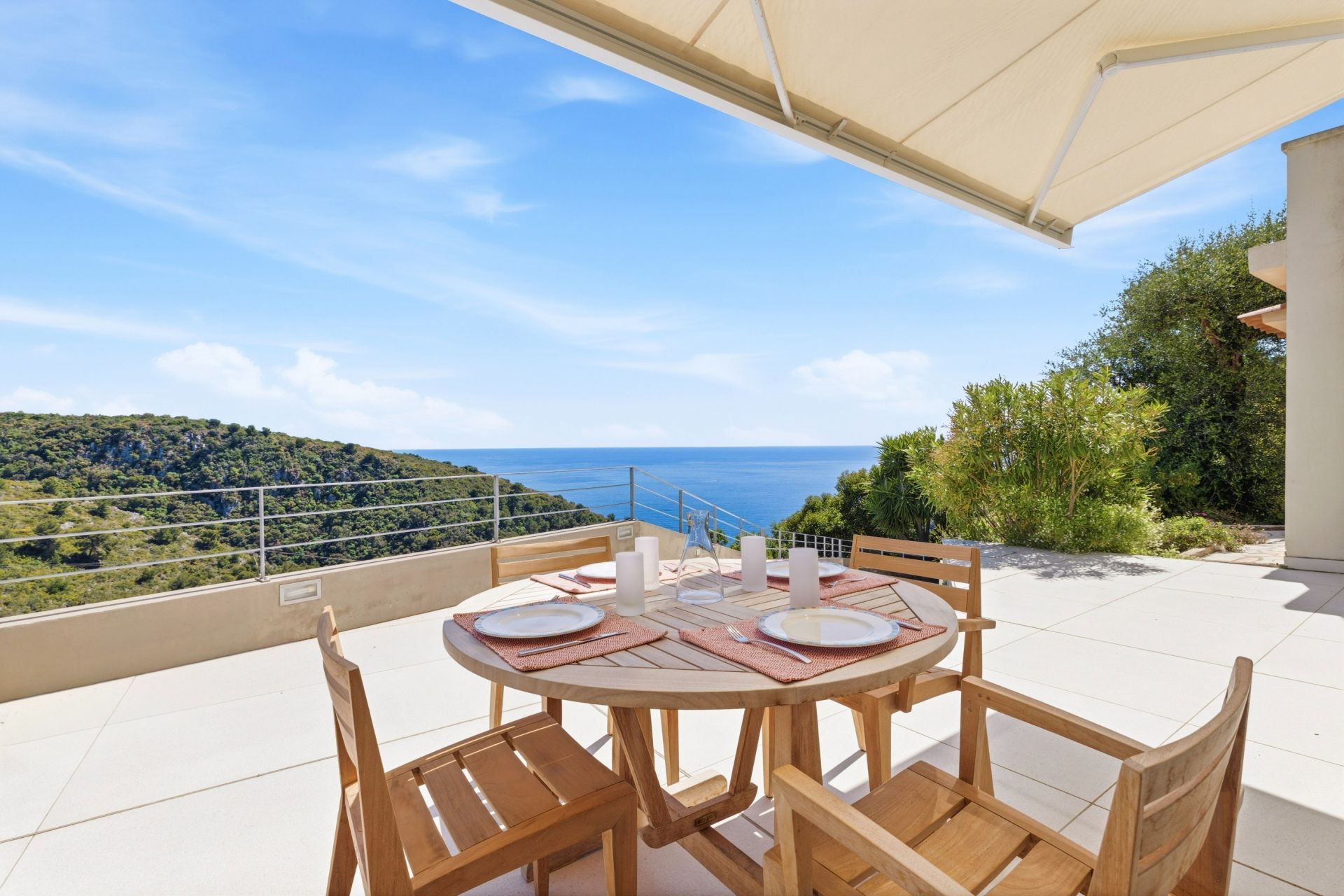 contemporary house 7 Rooms for sale on EZE (06360)