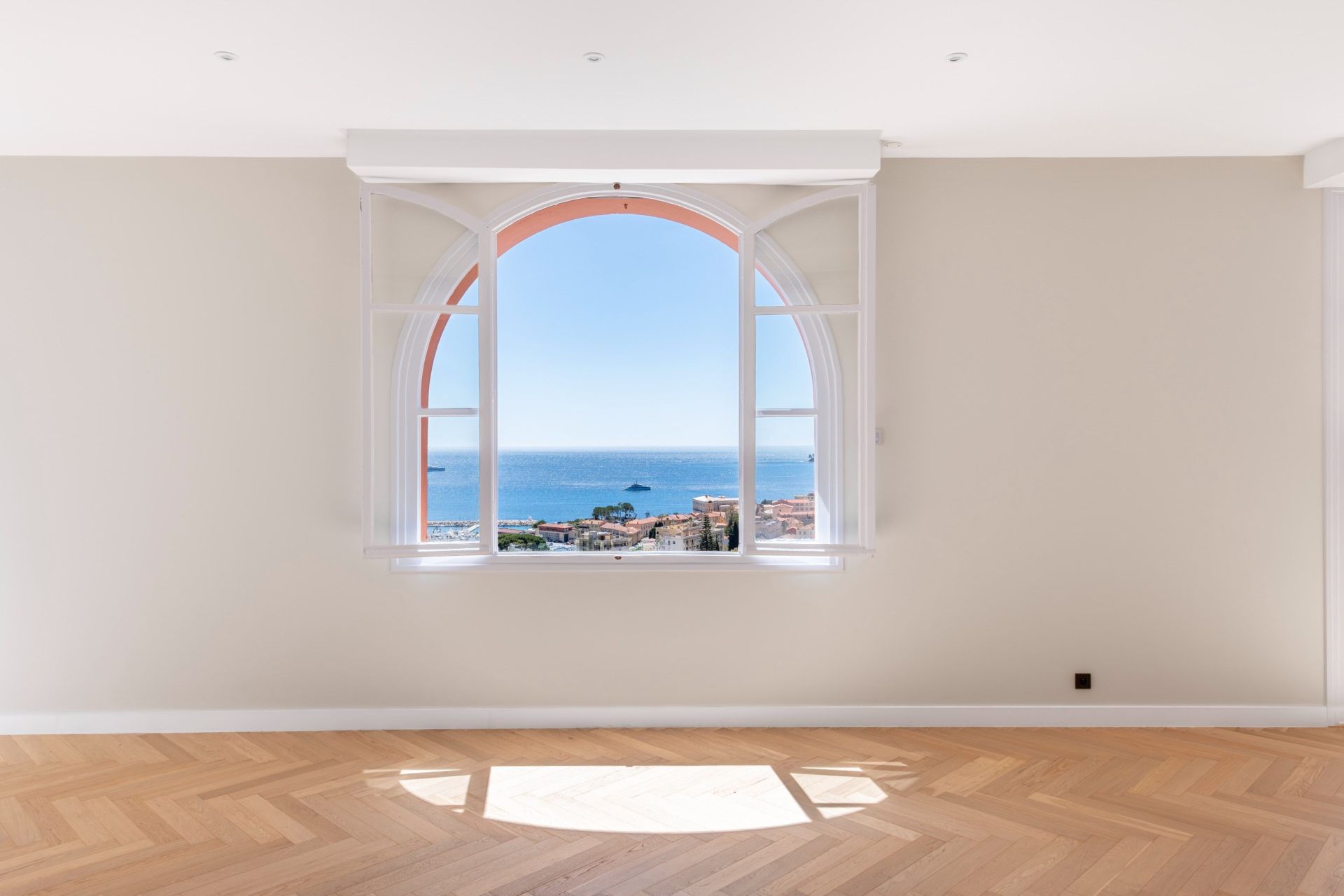 apartment 4 Rooms for sale on BEAULIEU SUR MER (06310)