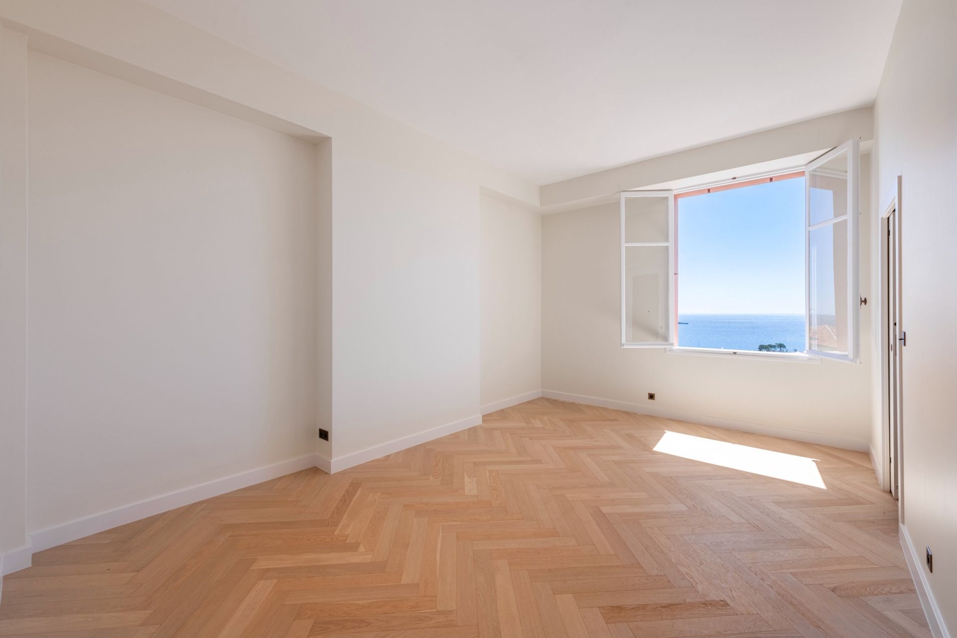 apartment 4 Rooms for sale on BEAULIEU SUR MER (06310)