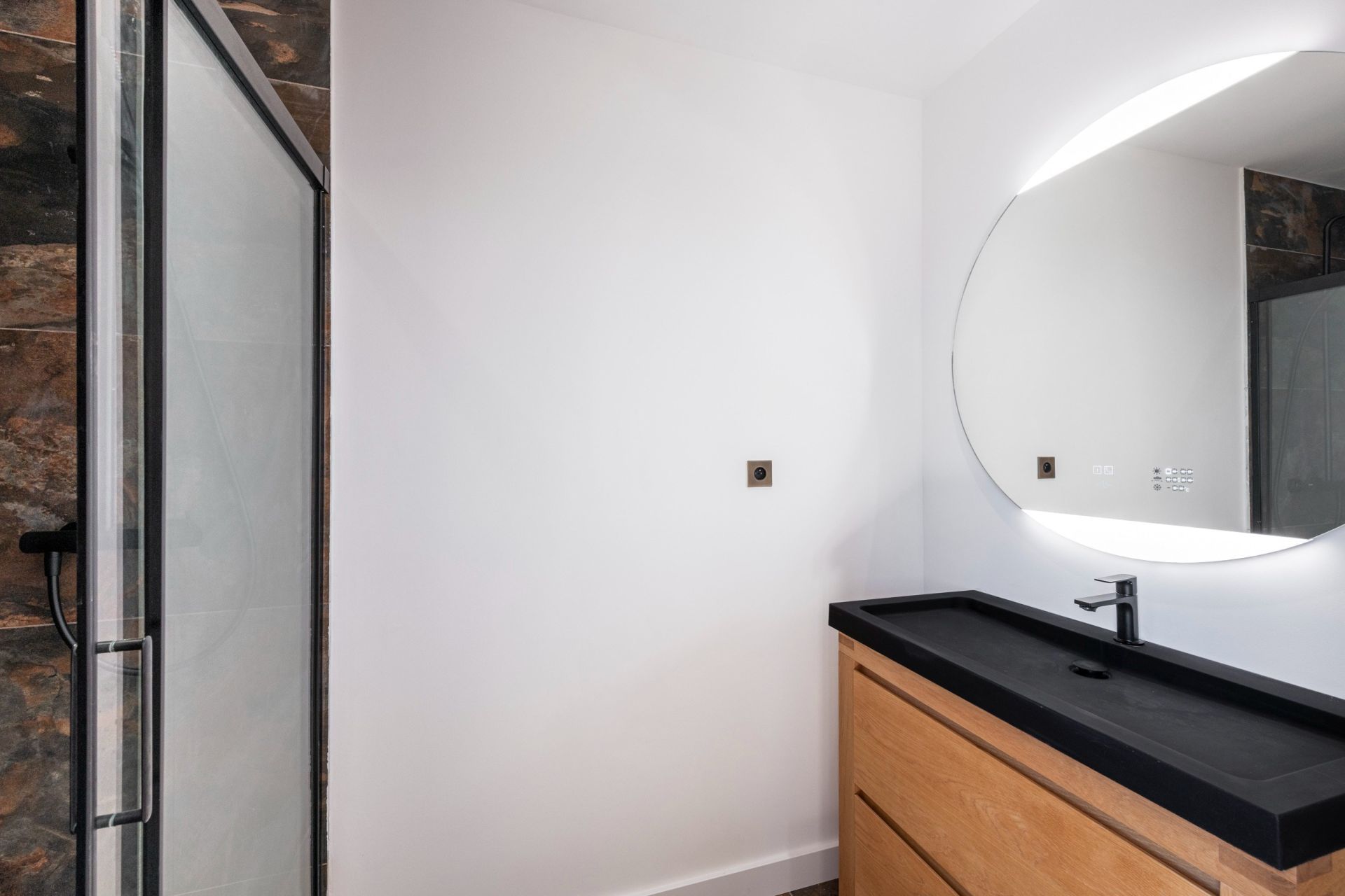 apartment 4 Rooms for sale on BEAULIEU SUR MER (06310)