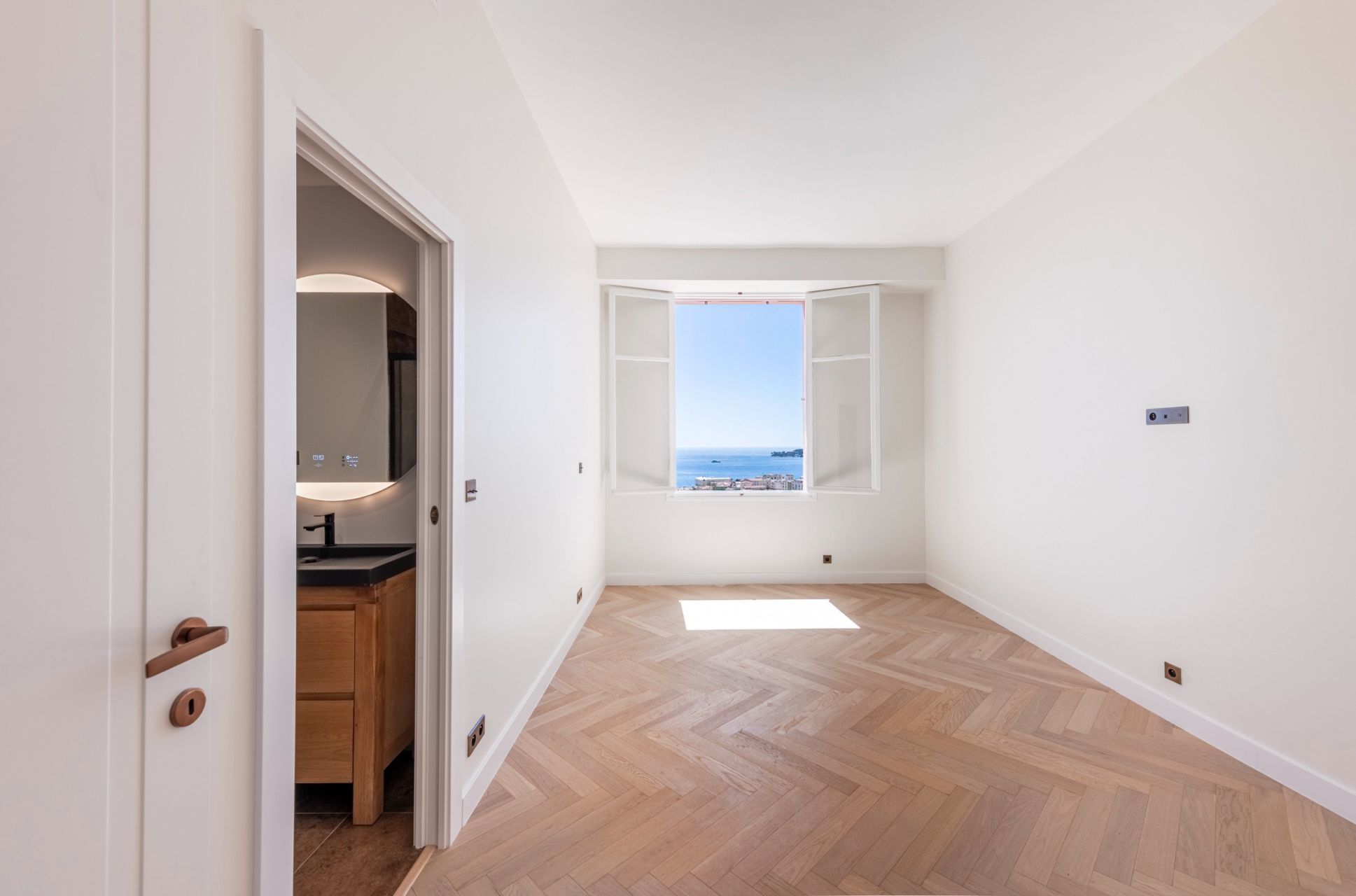 apartment 4 Rooms for sale on BEAULIEU SUR MER (06310)