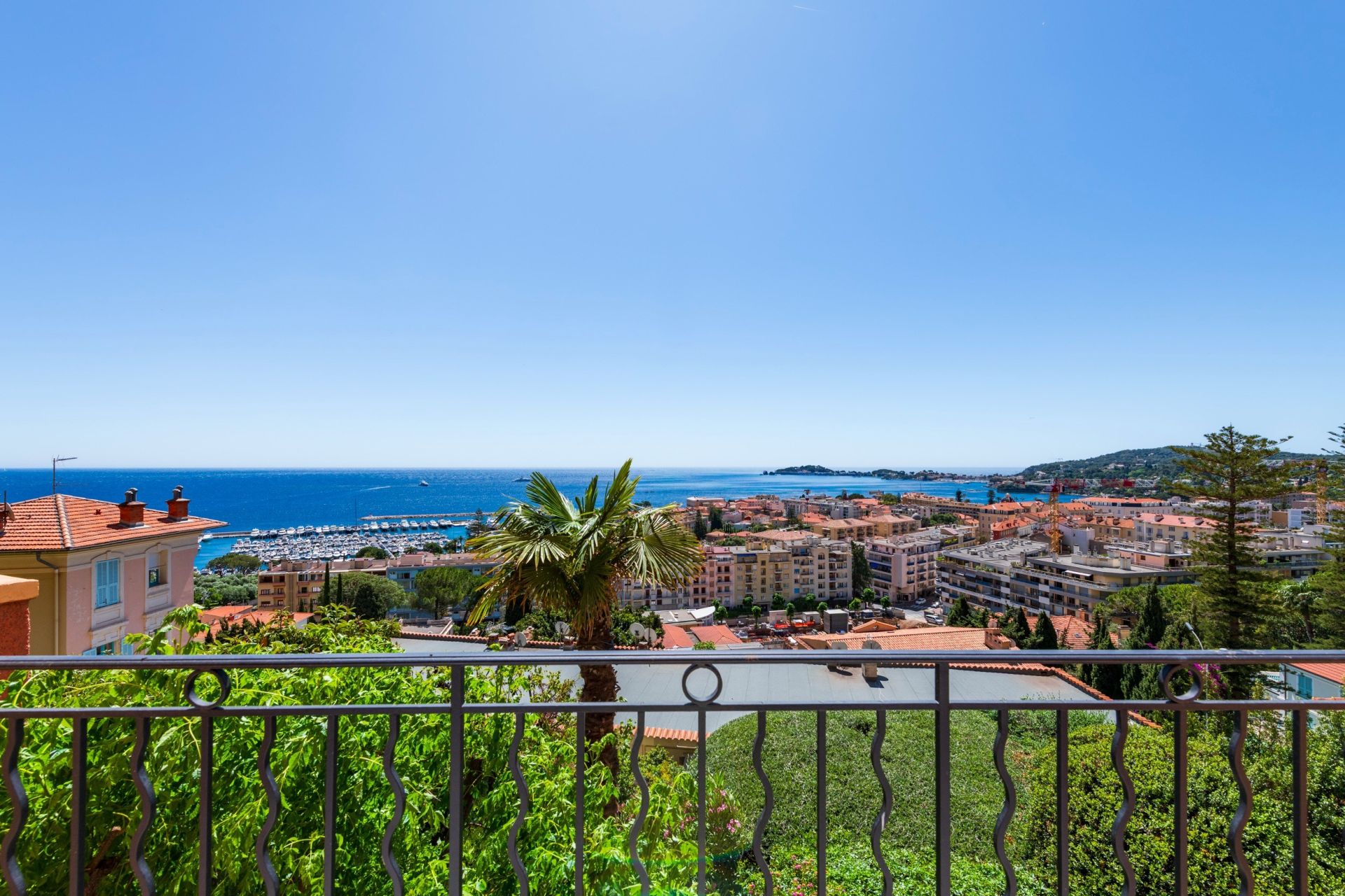 apartment 4 Rooms for sale on BEAULIEU SUR MER (06310)