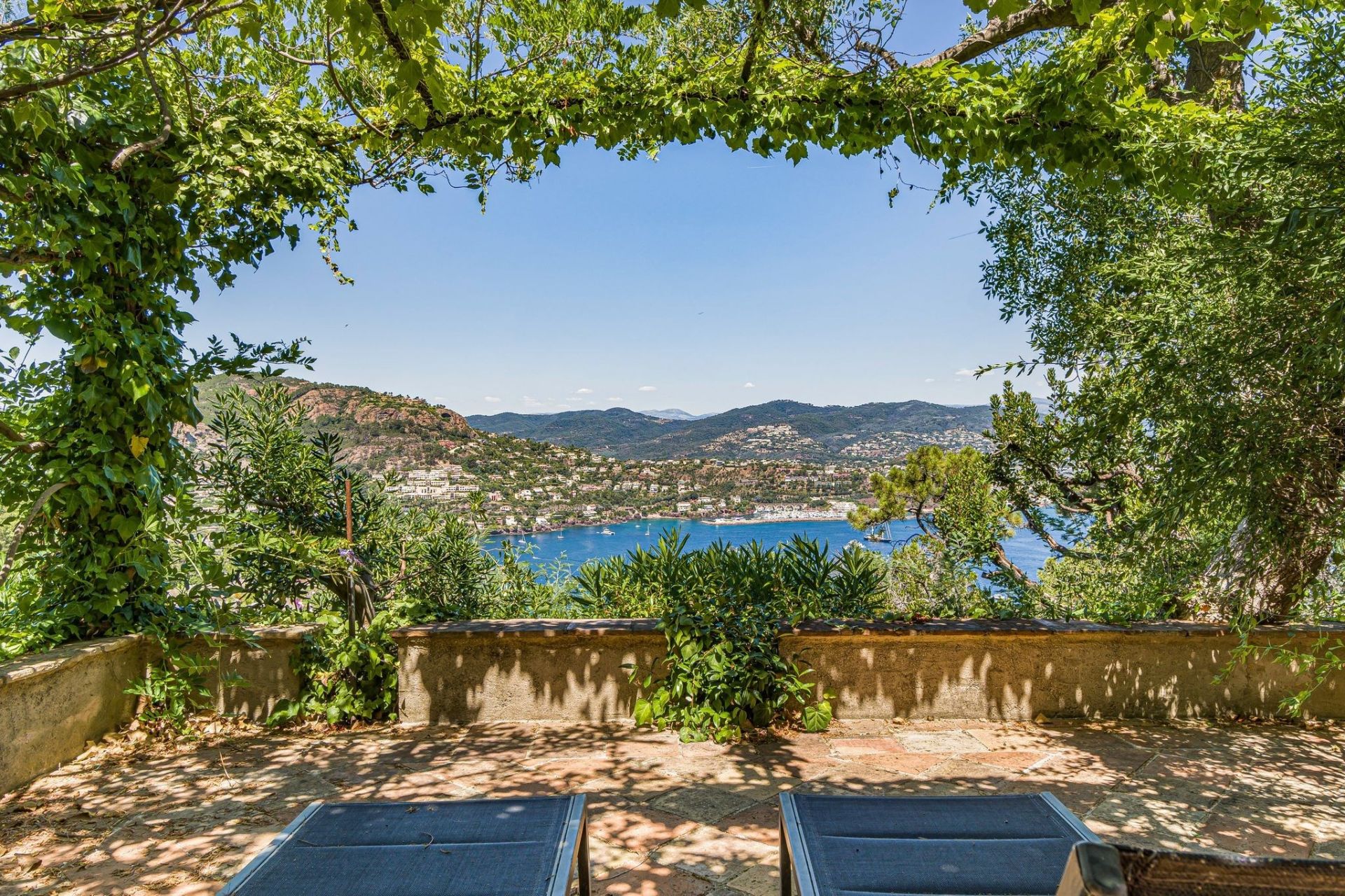 maison provençale 7 Pièces en vente sur THEOULE SUR MER (06590)