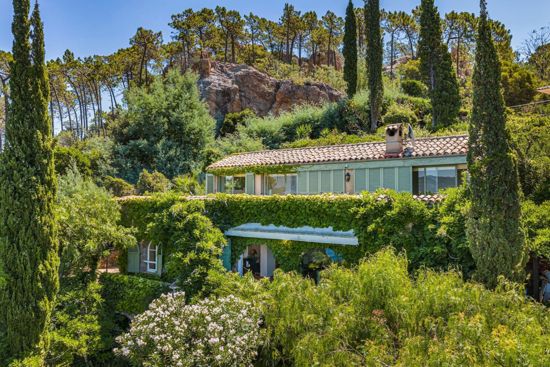 provencal house 7 Rooms for sale on THEOULE SUR MER (06590)