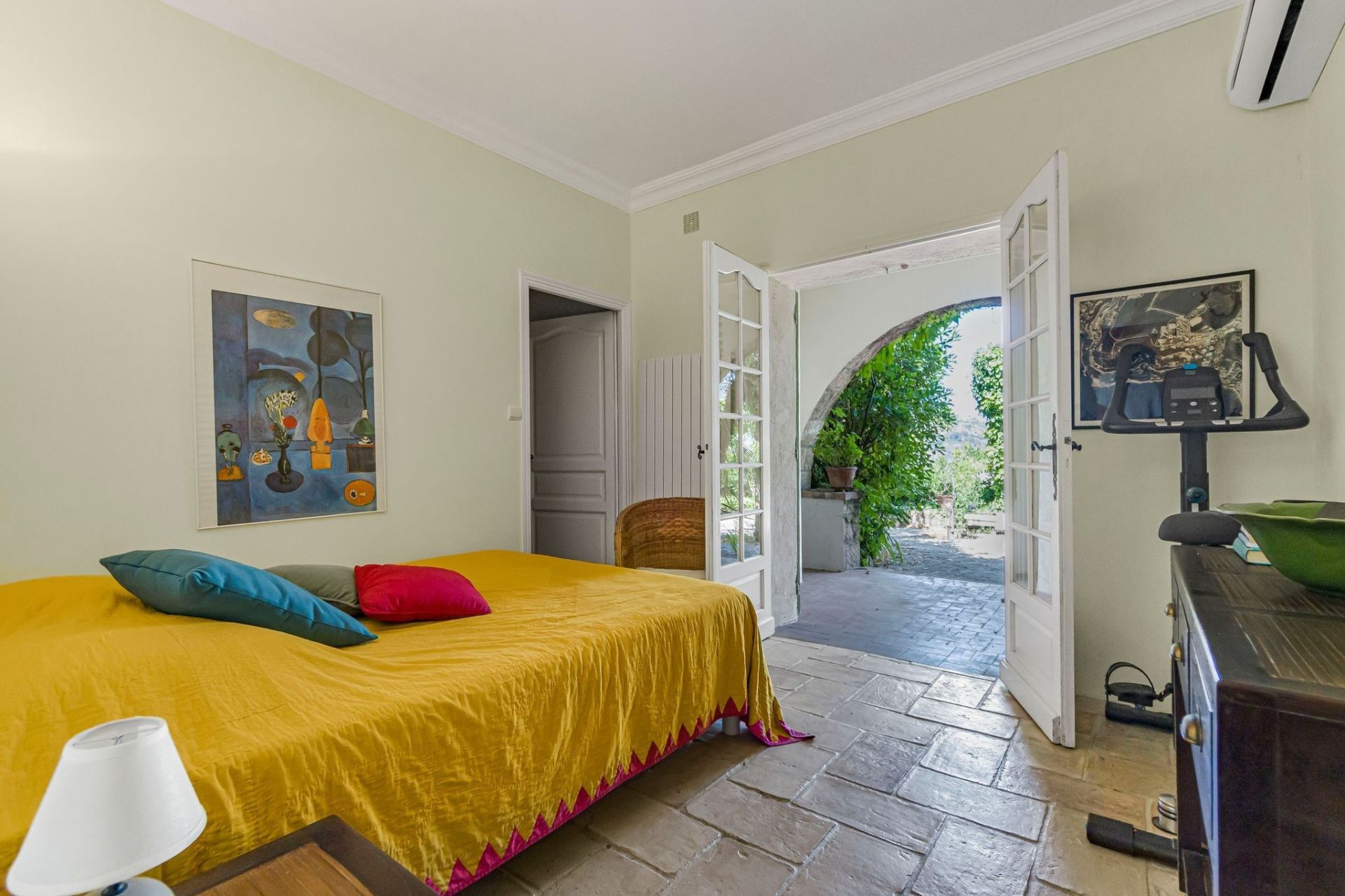 provencal house 7 Rooms for sale on THEOULE SUR MER (06590)