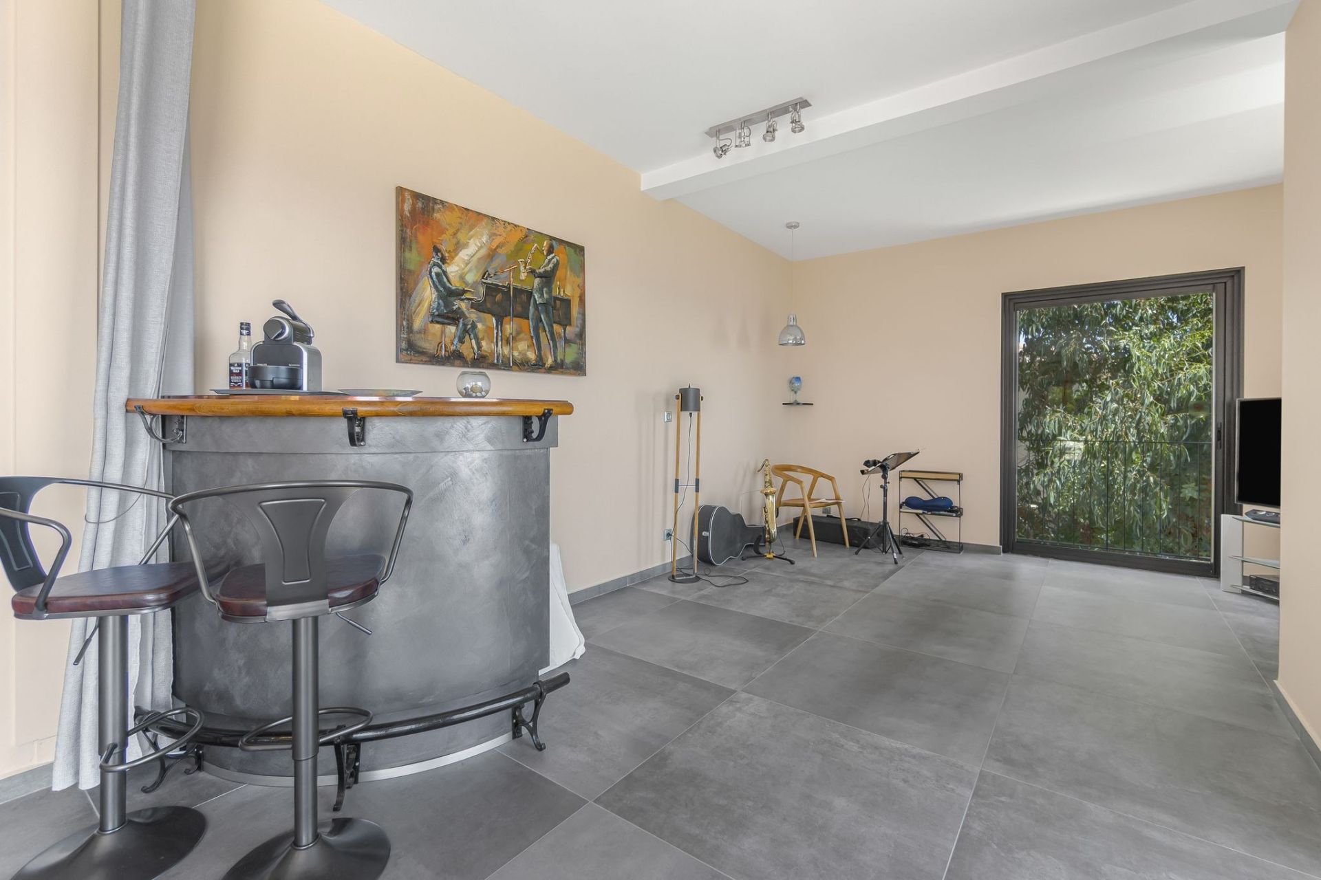 contemporary house 4 Rooms for sale on ANTHEOR (83530)