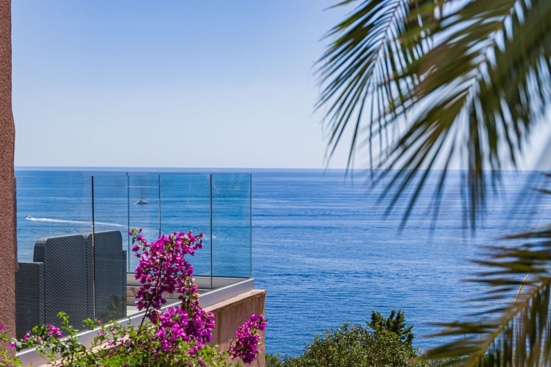 contemporary house 4 Rooms for sale on ANTHEOR (83530)