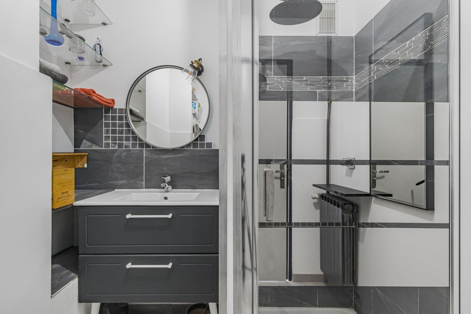 contemporary house 4 Rooms for sale on ANTHEOR (83530)
