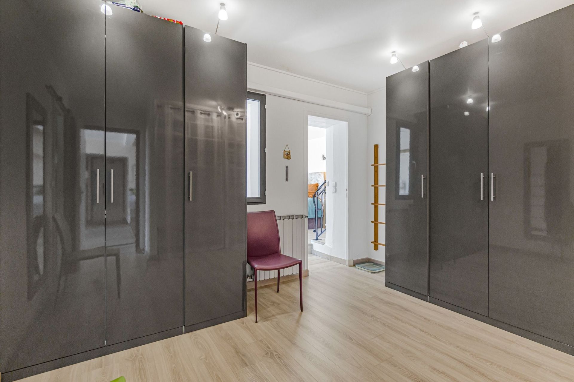 contemporary house 4 Rooms for sale on ANTHEOR (83530)