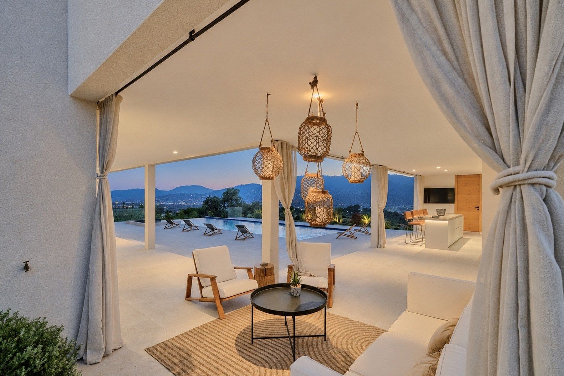 villa 10 Pièces en vente sur MOUGINS (06250)