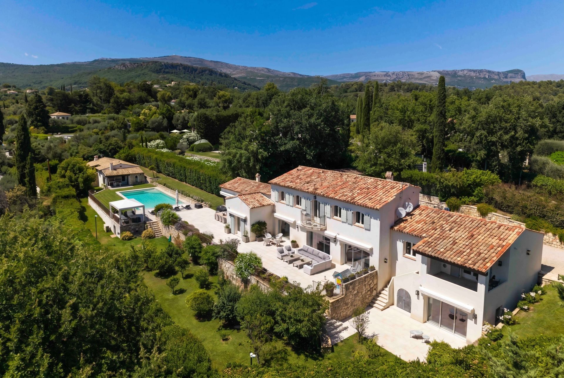 villa 10 Pièces en vente sur CHATEAUNEUF GRASSE (06740)
