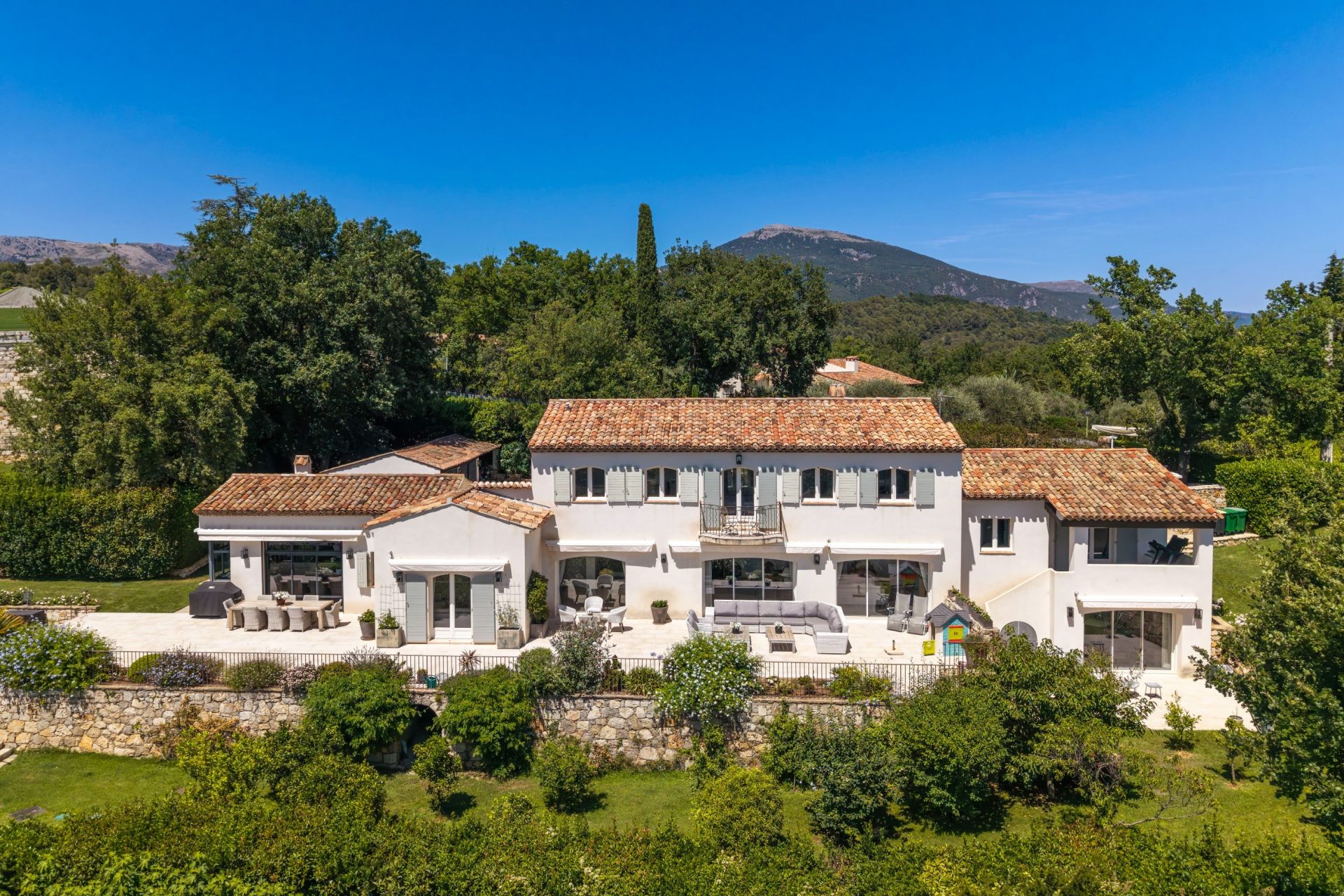 villa 10 Pièces en vente sur CHATEAUNEUF GRASSE (06740)
