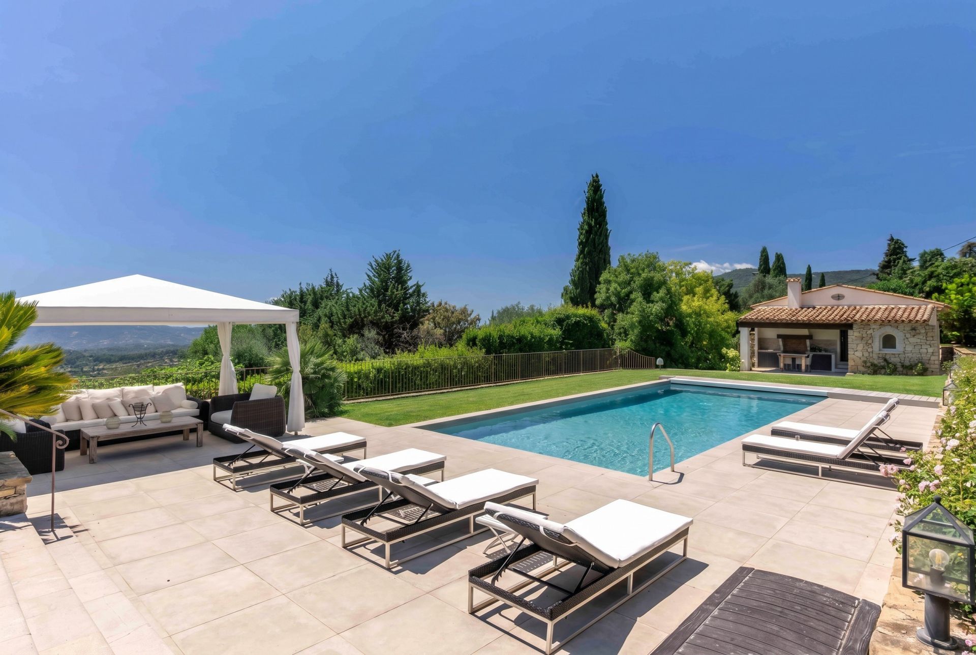 villa 10 Pièces en vente sur CHATEAUNEUF GRASSE (06740)