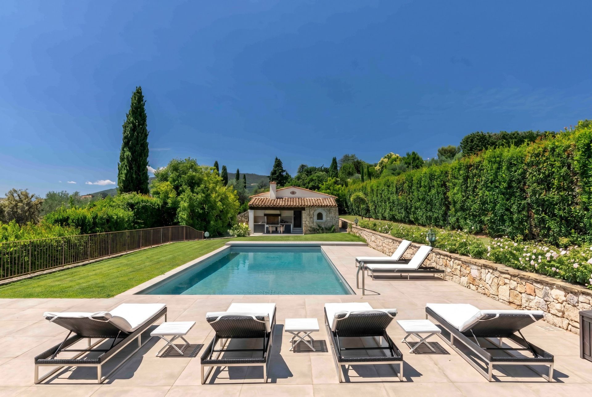 villa 10 Pièces en vente sur CHATEAUNEUF GRASSE (06740)