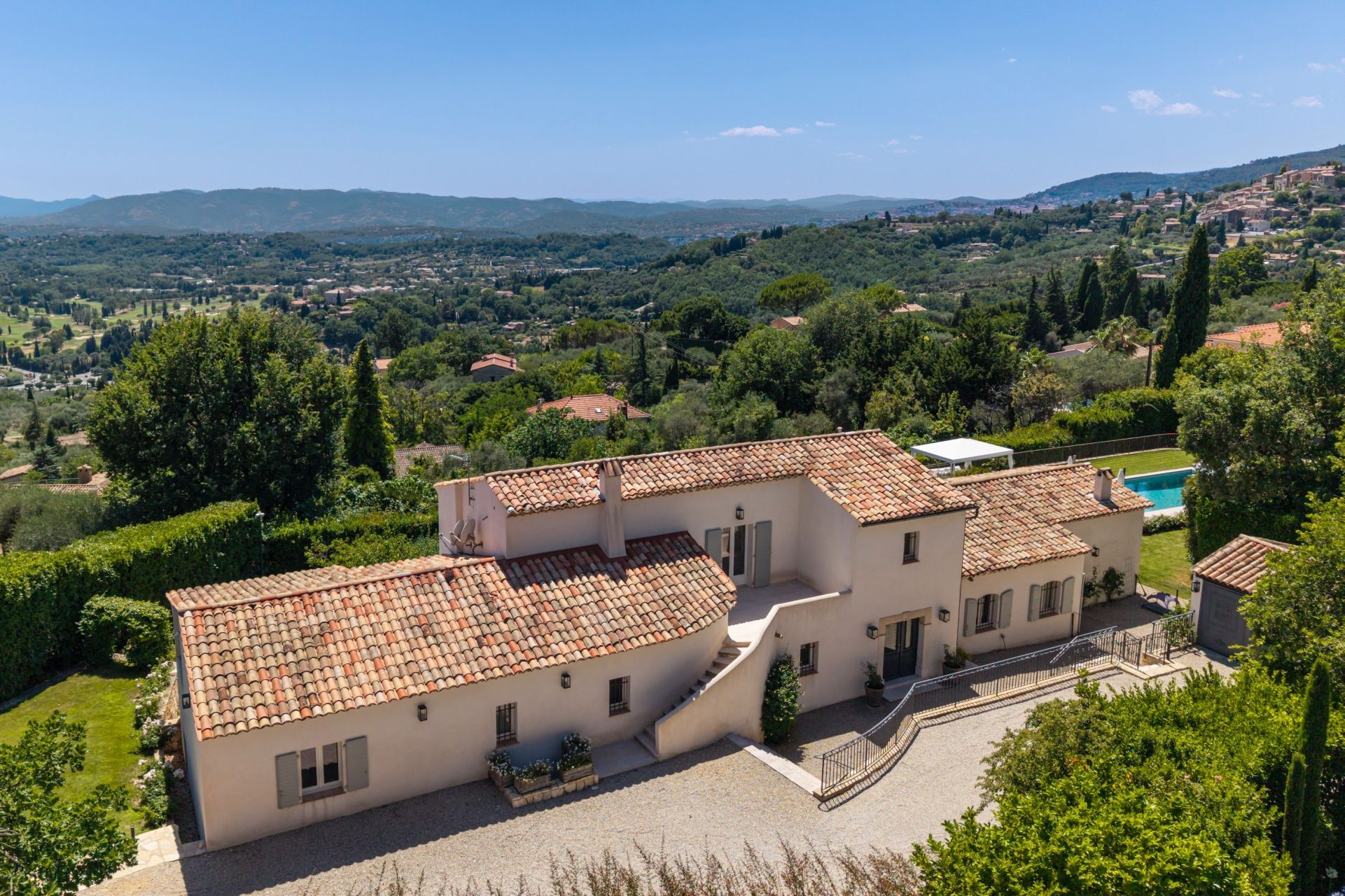 villa 10 Pièces en vente sur CHATEAUNEUF GRASSE (06740)