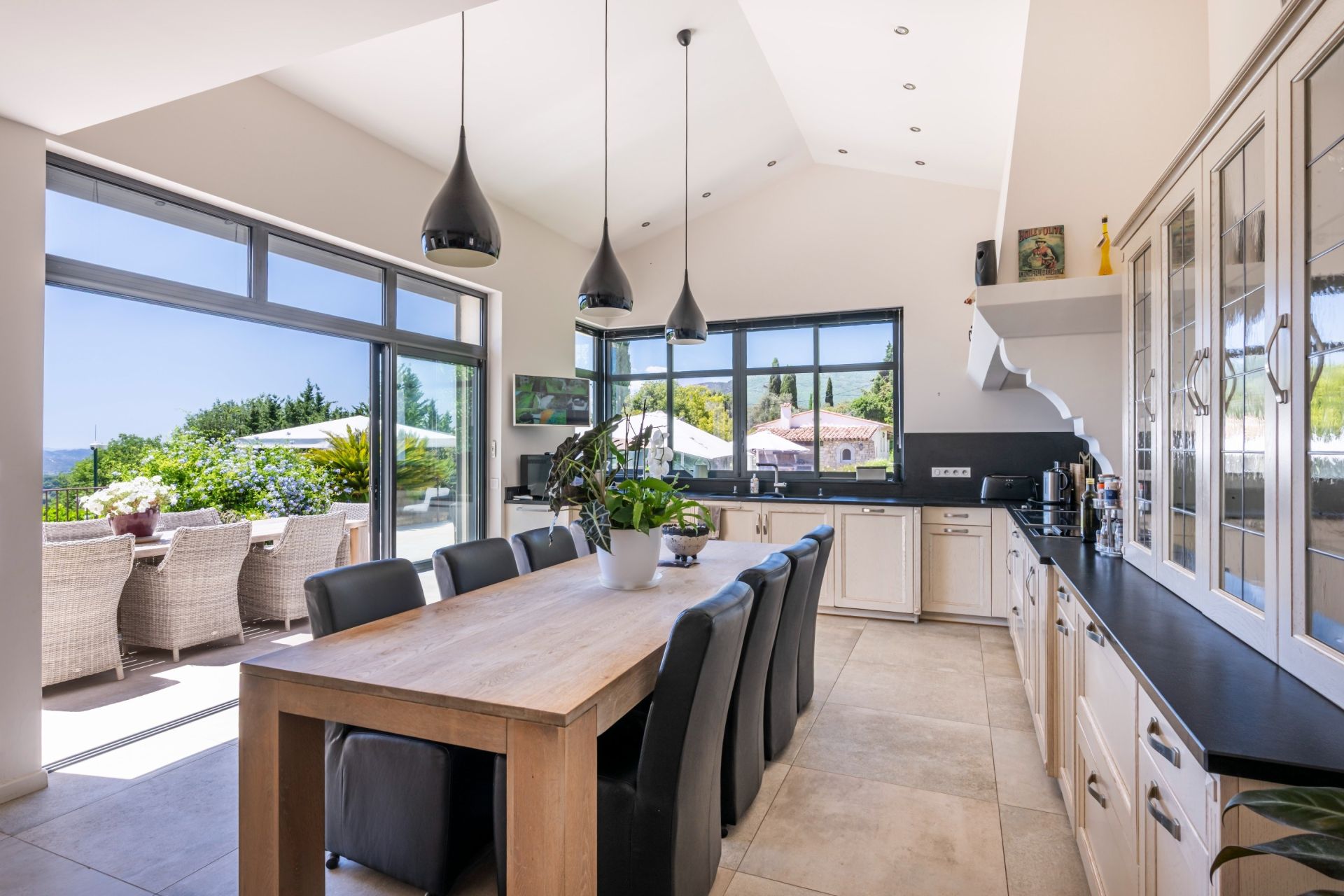 villa 10 Pièces en vente sur CHATEAUNEUF GRASSE (06740)