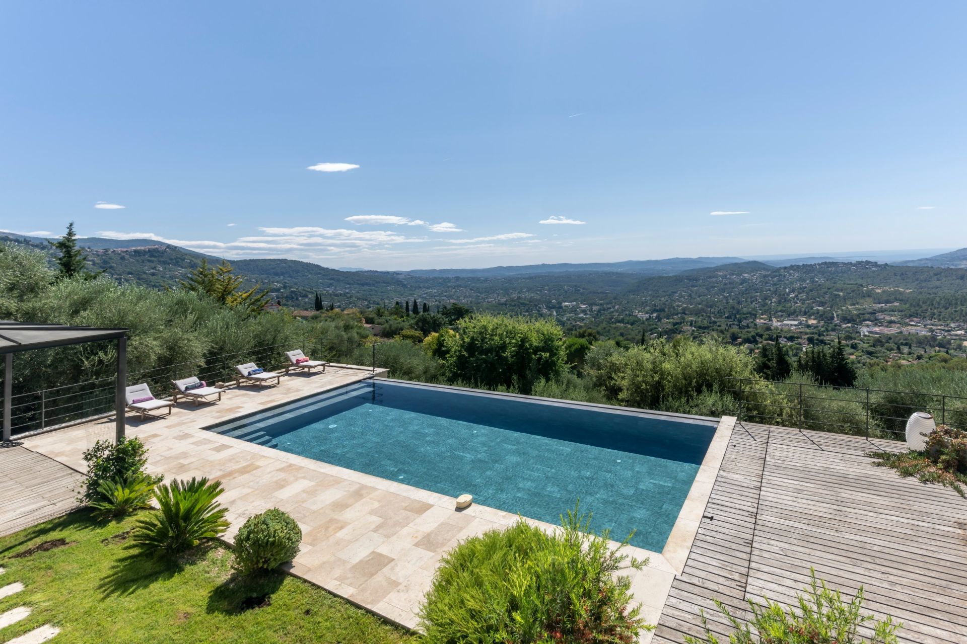 villa 7 Rooms for sale on LE TIGNET (06530)