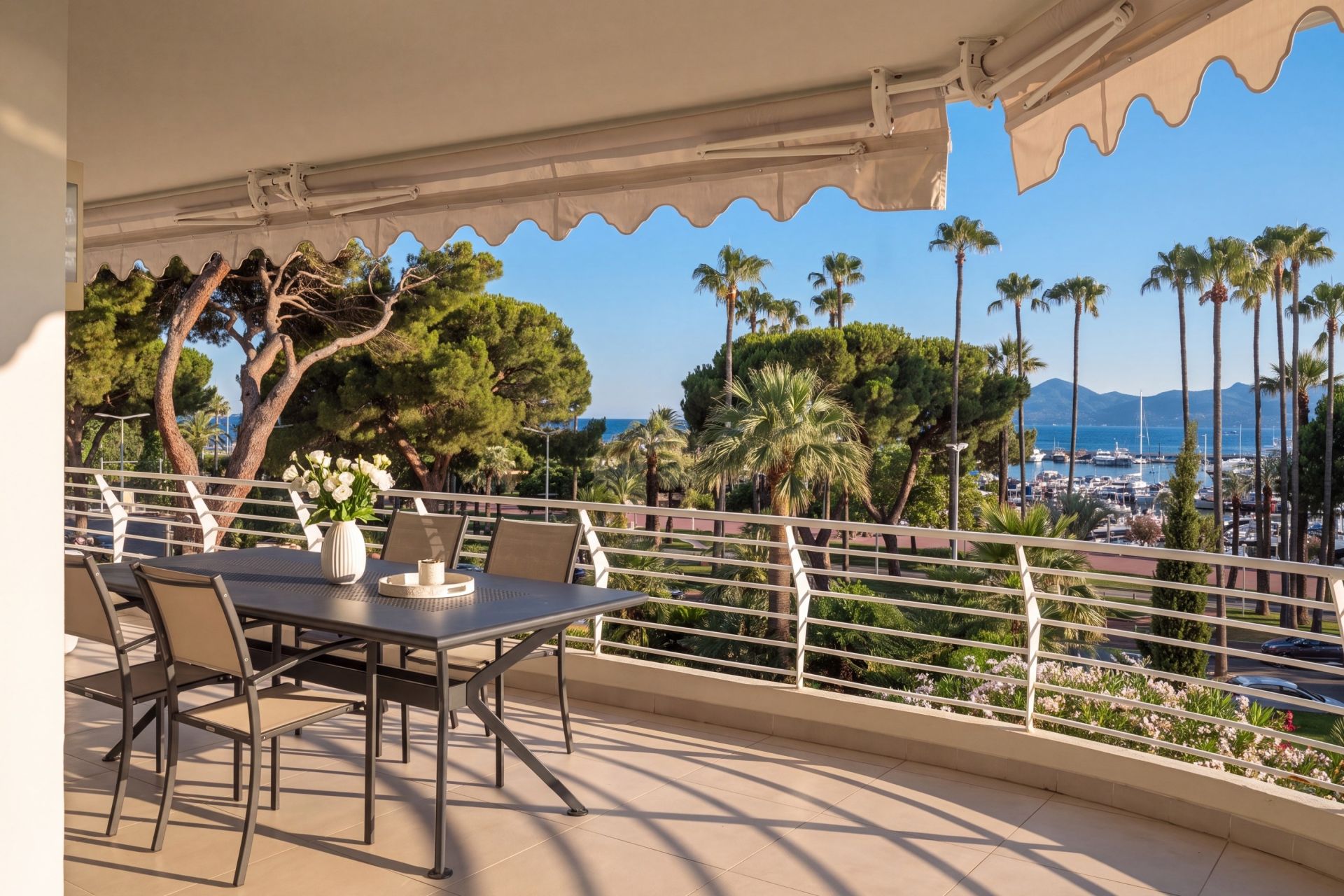 apartment 4 Rooms for sale on CANNES (06400)