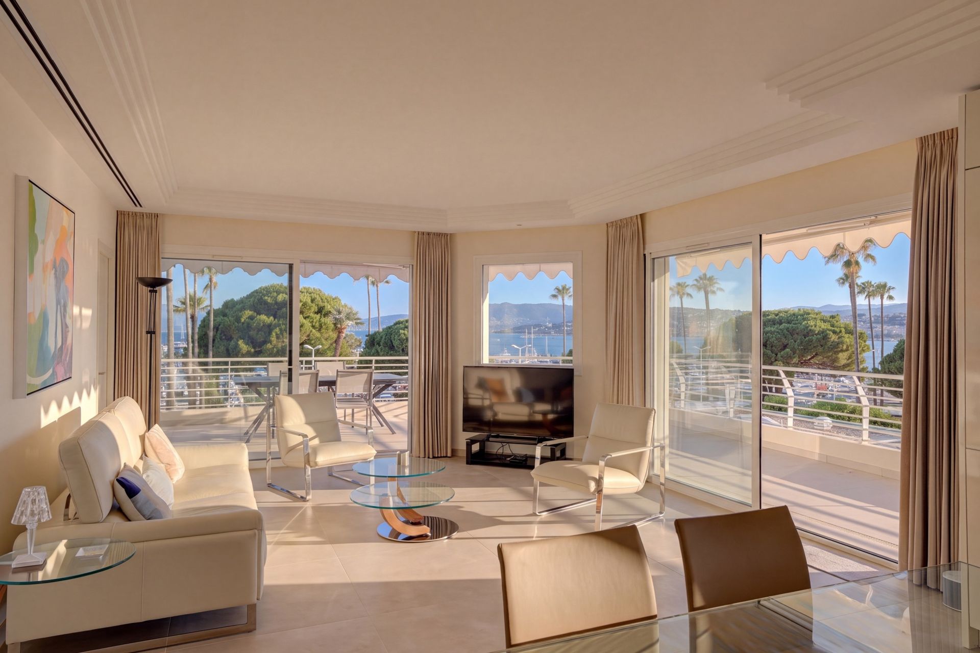 apartment 4 Rooms for sale on CANNES (06400)