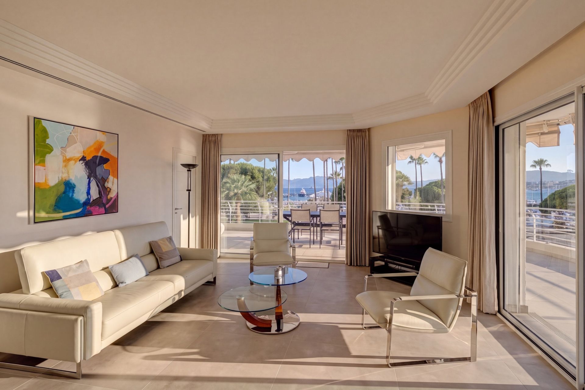 apartment 4 Rooms for sale on CANNES (06400)