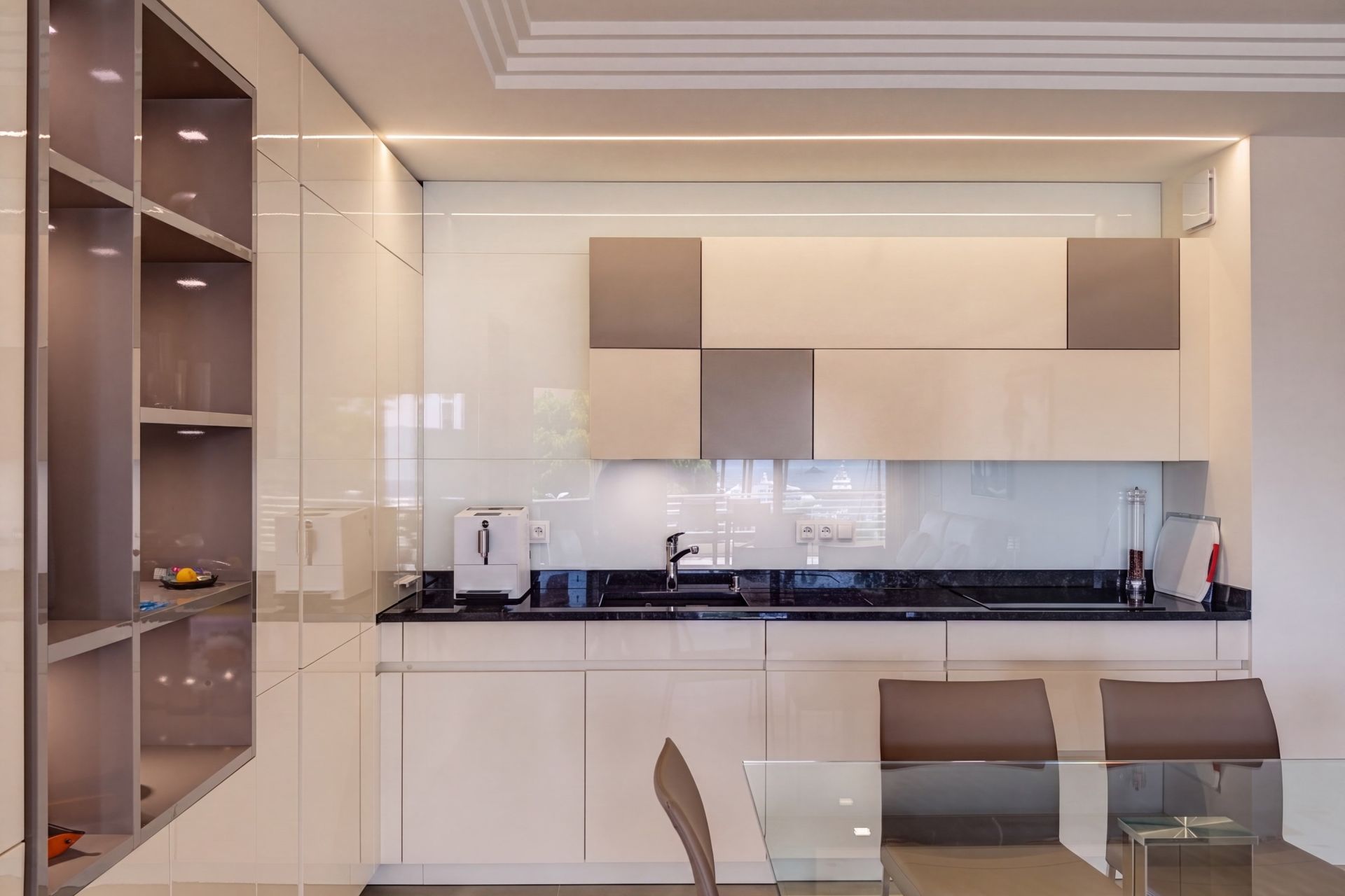 apartment 4 Rooms for sale on CANNES (06400)