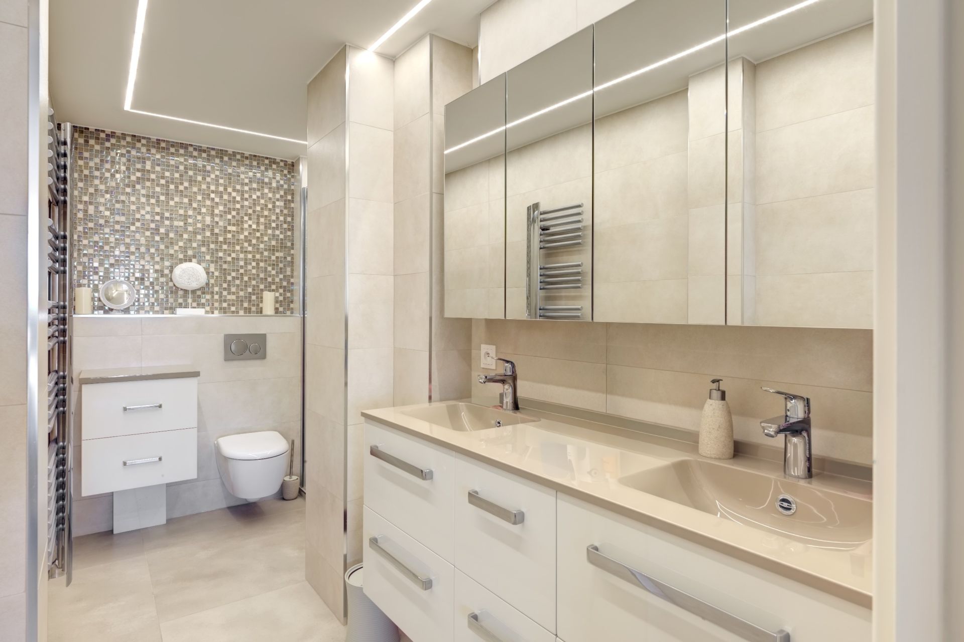 apartment 4 Rooms for sale on CANNES (06400)