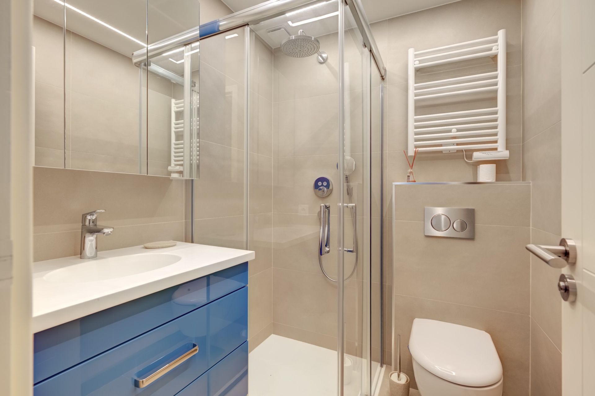 apartment 4 Rooms for sale on CANNES (06400)