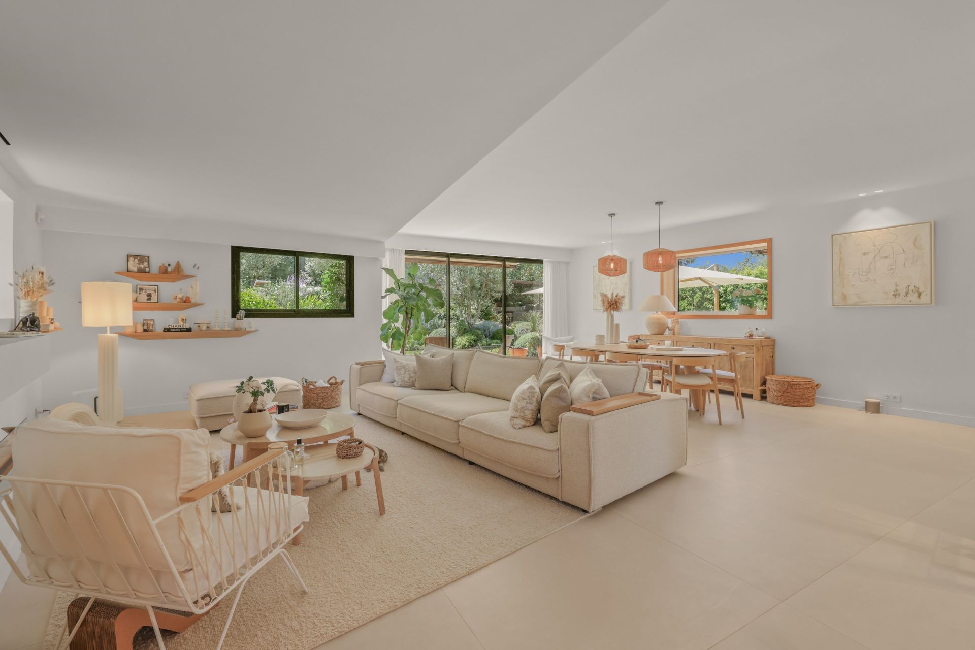 villa 7 Rooms for sale on LE CANNET (06110)