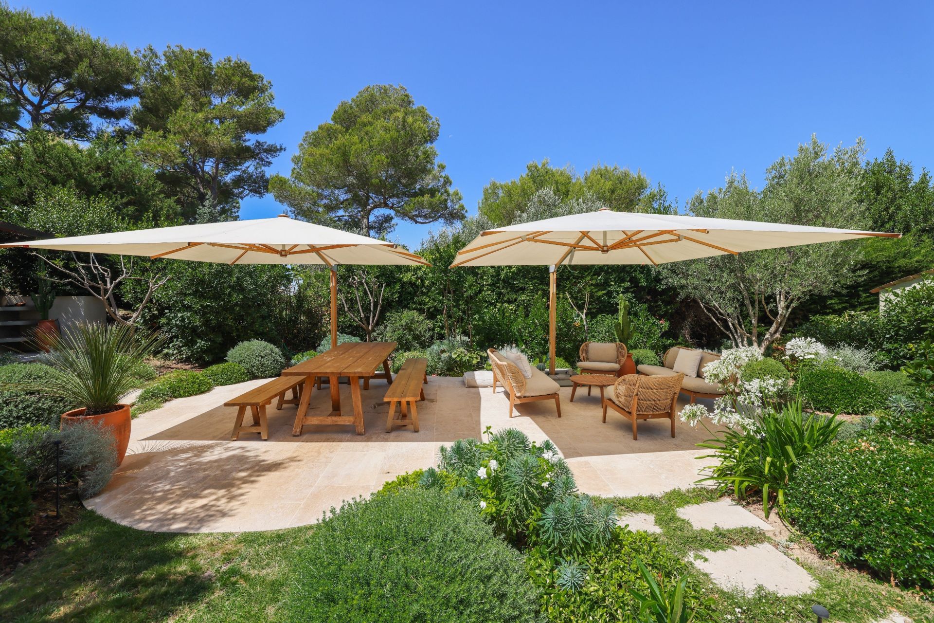 villa 7 Rooms for sale on LE CANNET (06110)