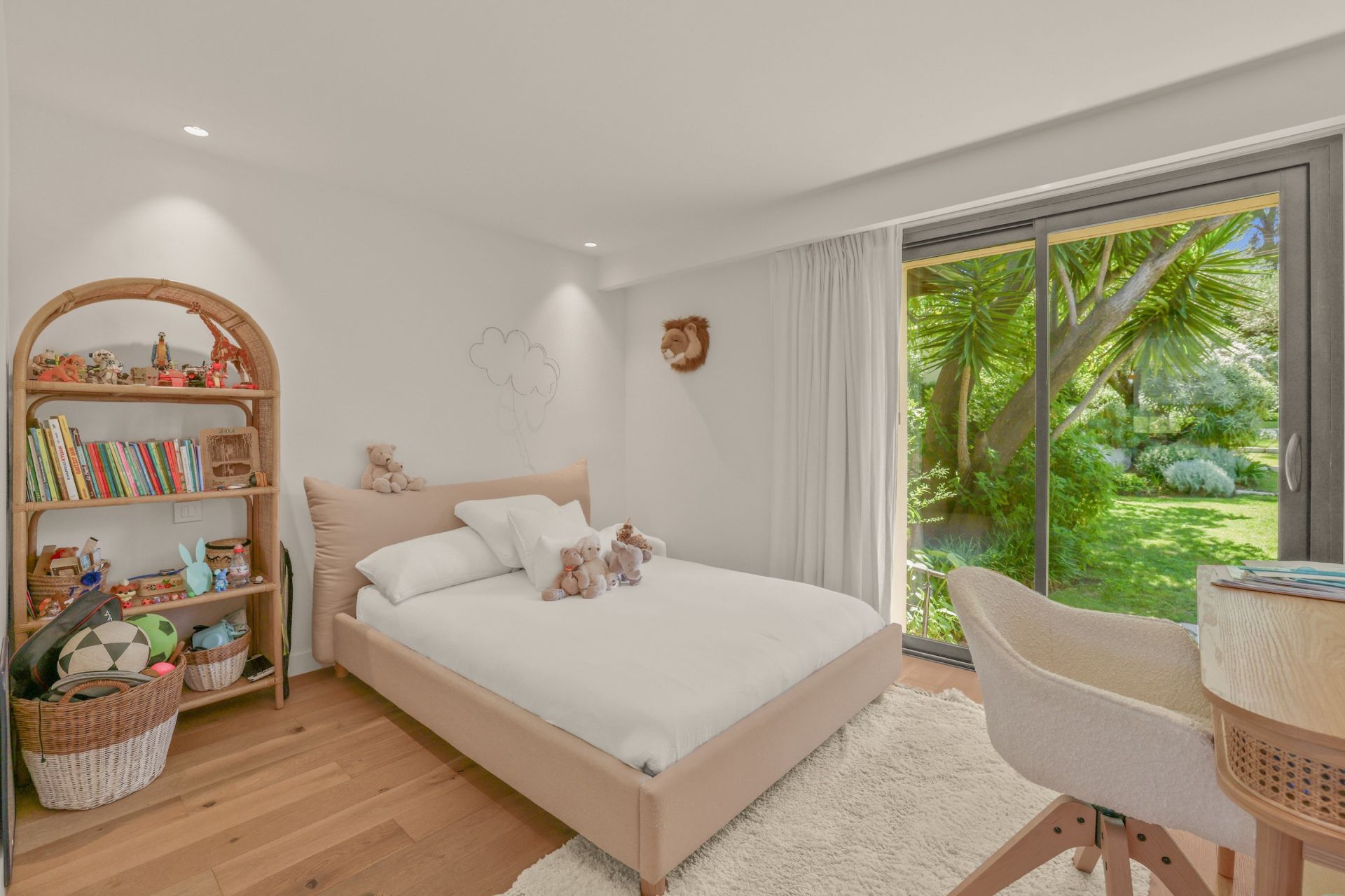 villa 7 Rooms for sale on LE CANNET (06110)