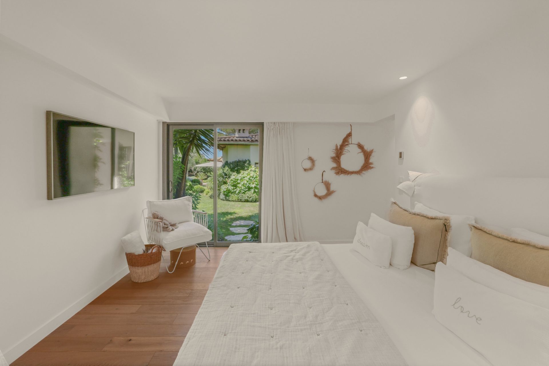 villa 7 Rooms for sale on LE CANNET (06110)