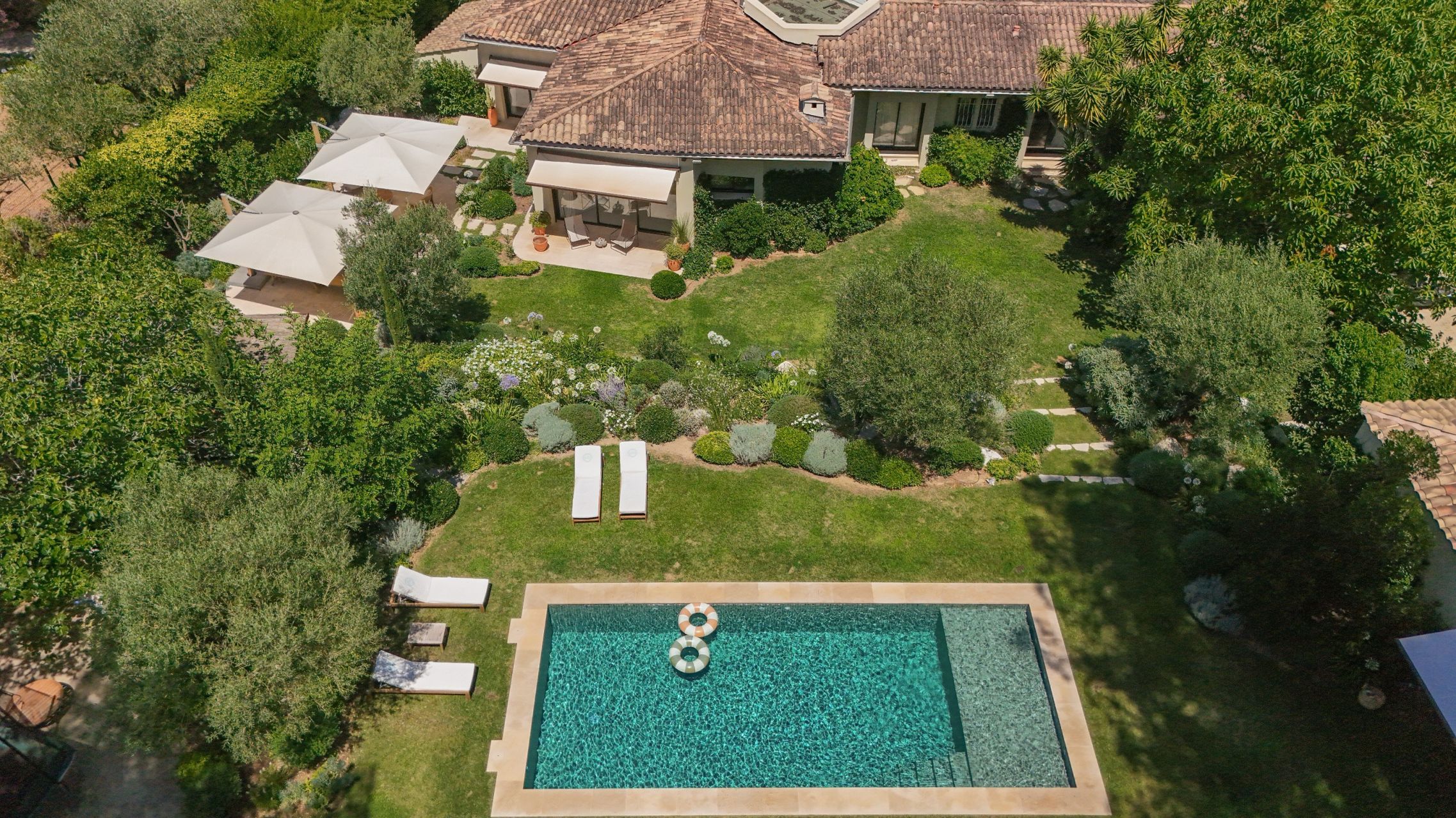 villa 7 Rooms for sale on LE CANNET (06110)