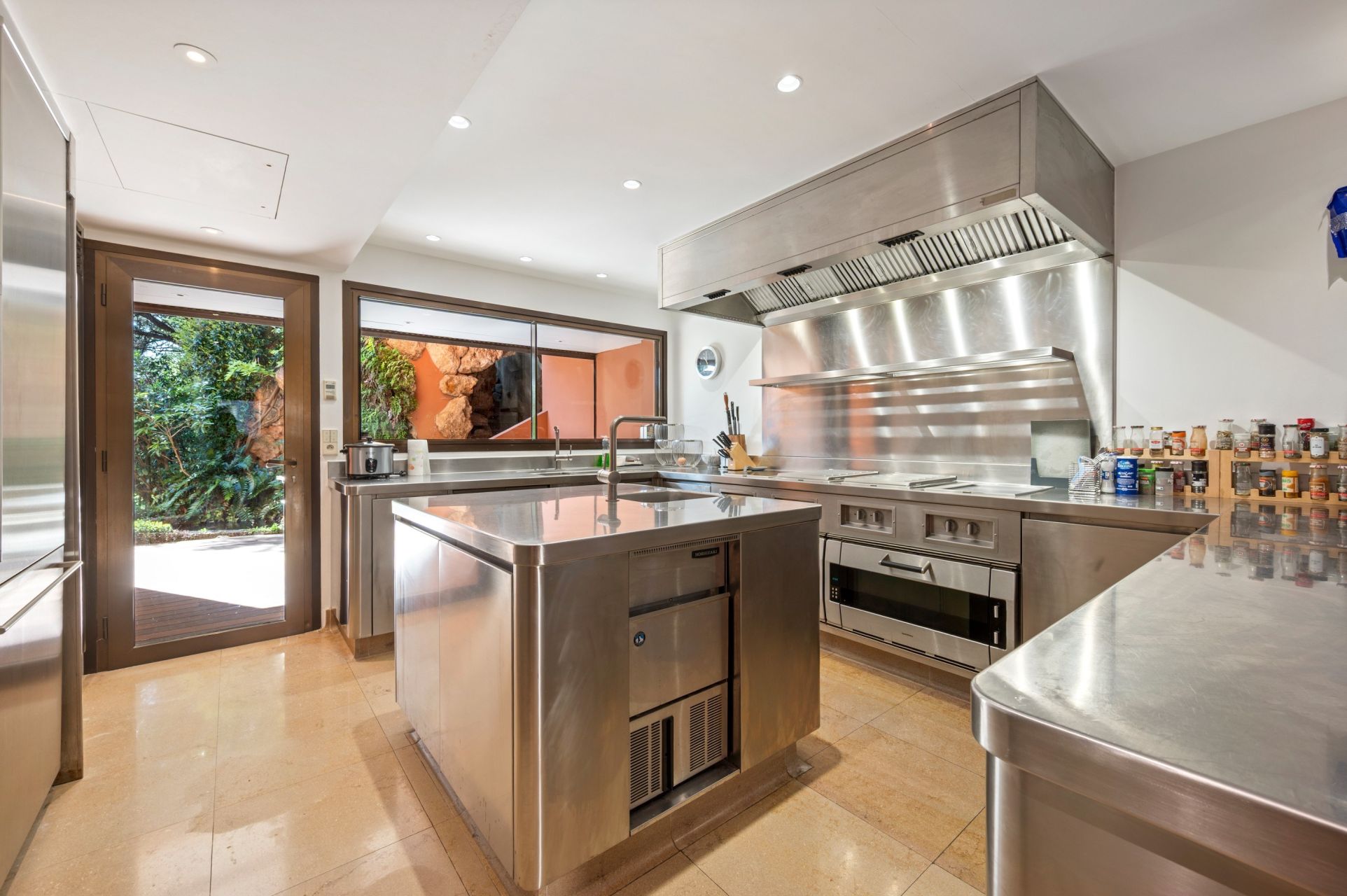 villa 22 Rooms for sale on ST JEAN CAP FERRAT (06230)