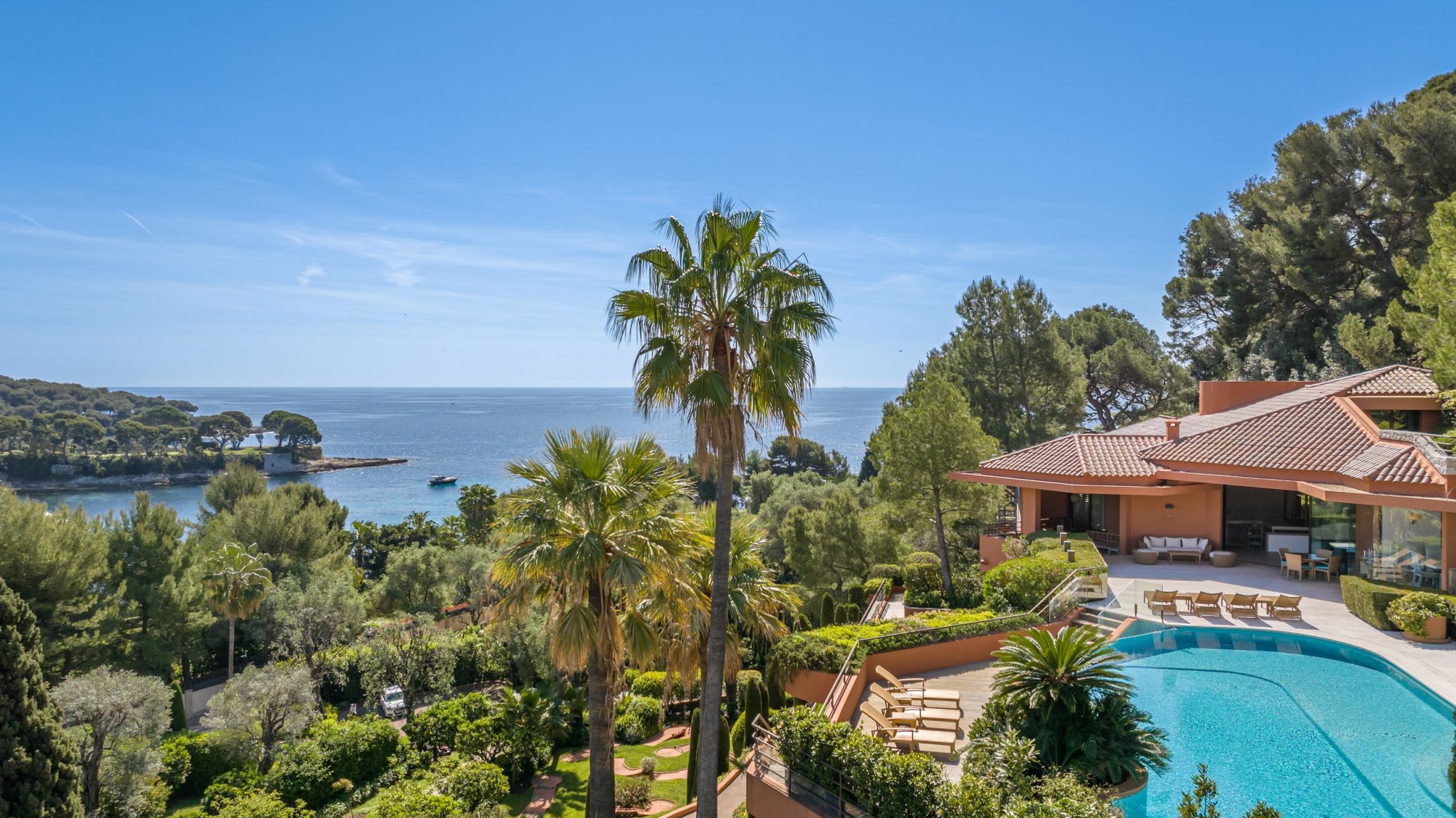 villa 22 Rooms for sale on ST JEAN CAP FERRAT (06230)