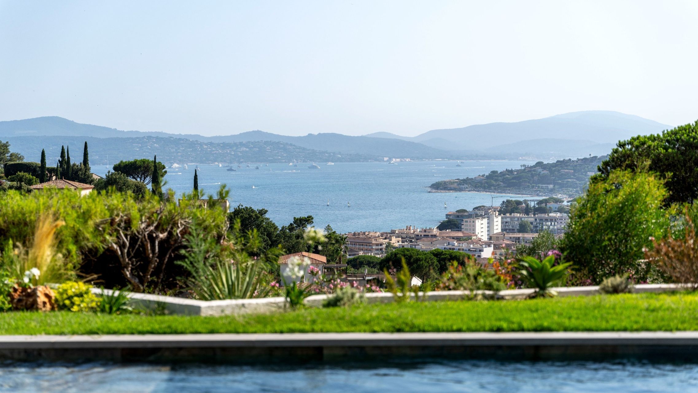 villa 7 Rooms for sale on STE MAXIME (83120)