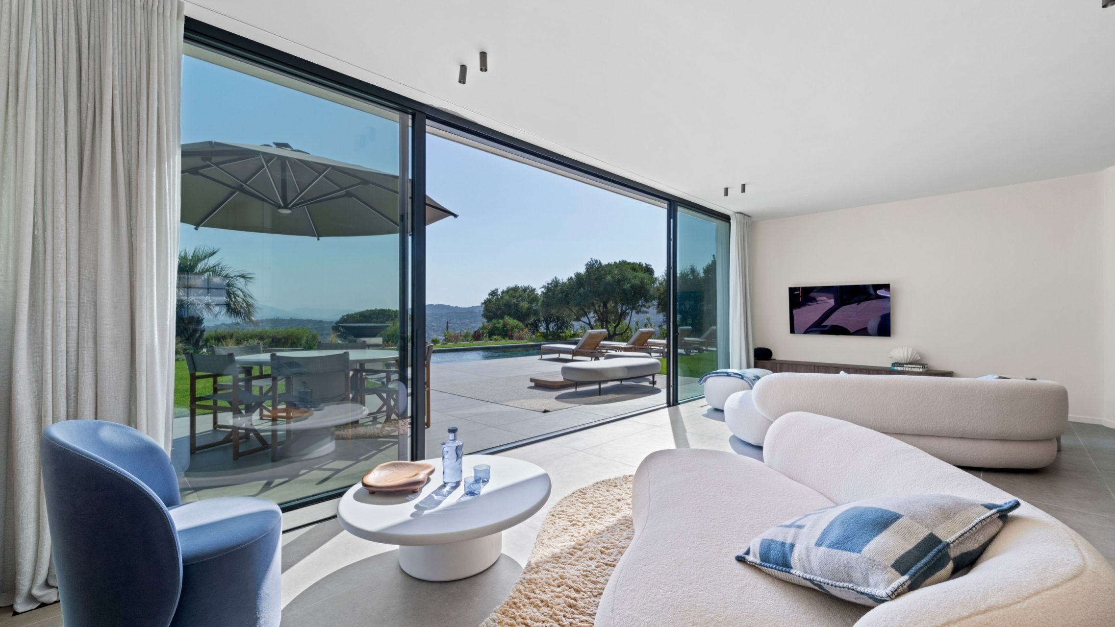villa 7 Rooms for sale on STE MAXIME (83120)