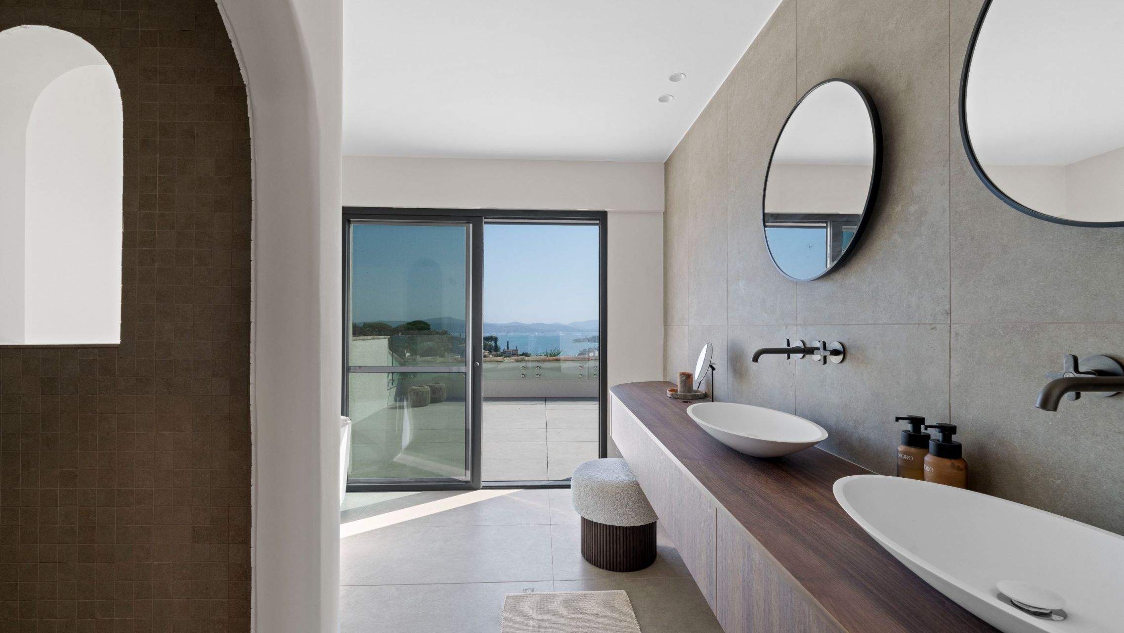 villa 7 Rooms for sale on STE MAXIME (83120)